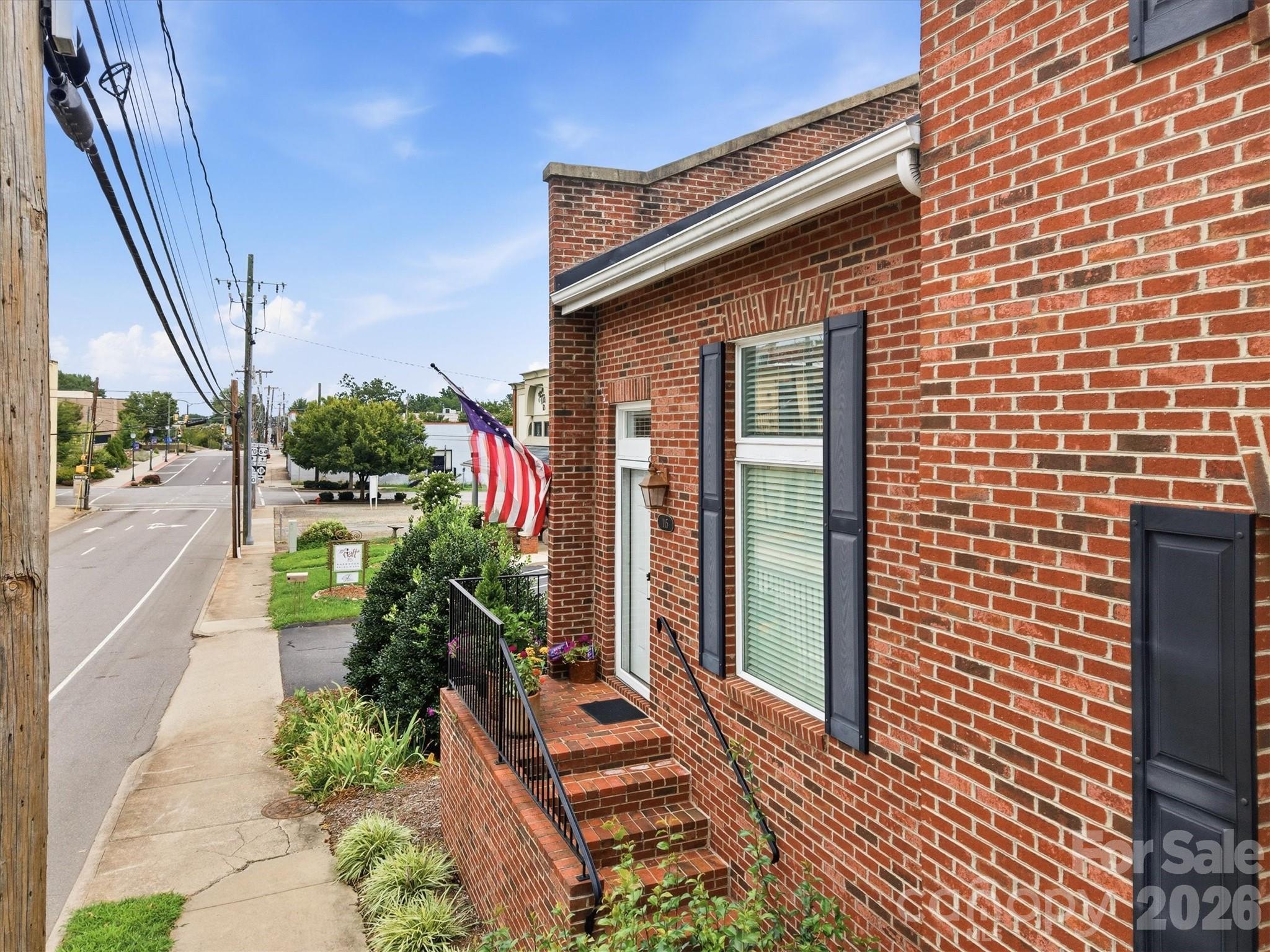 115 W Meeting Street — Morganton