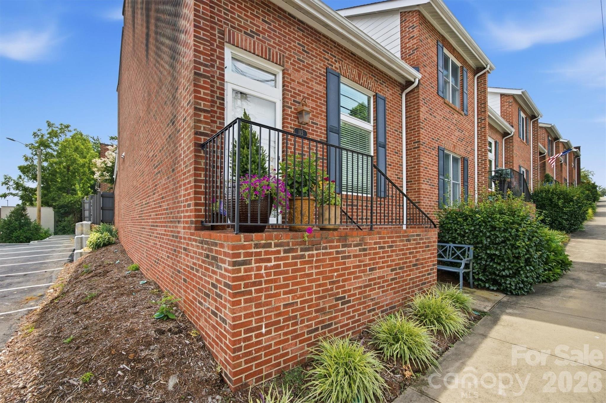 115 W Meeting Street — Morganton