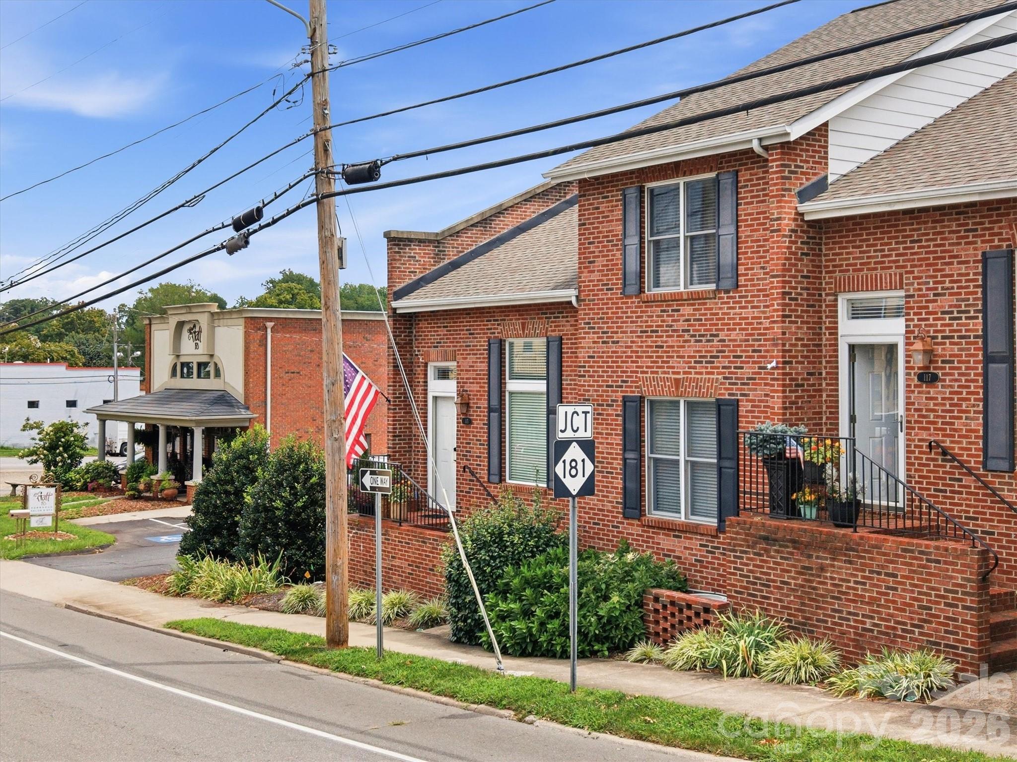 115 W Meeting Street — Morganton