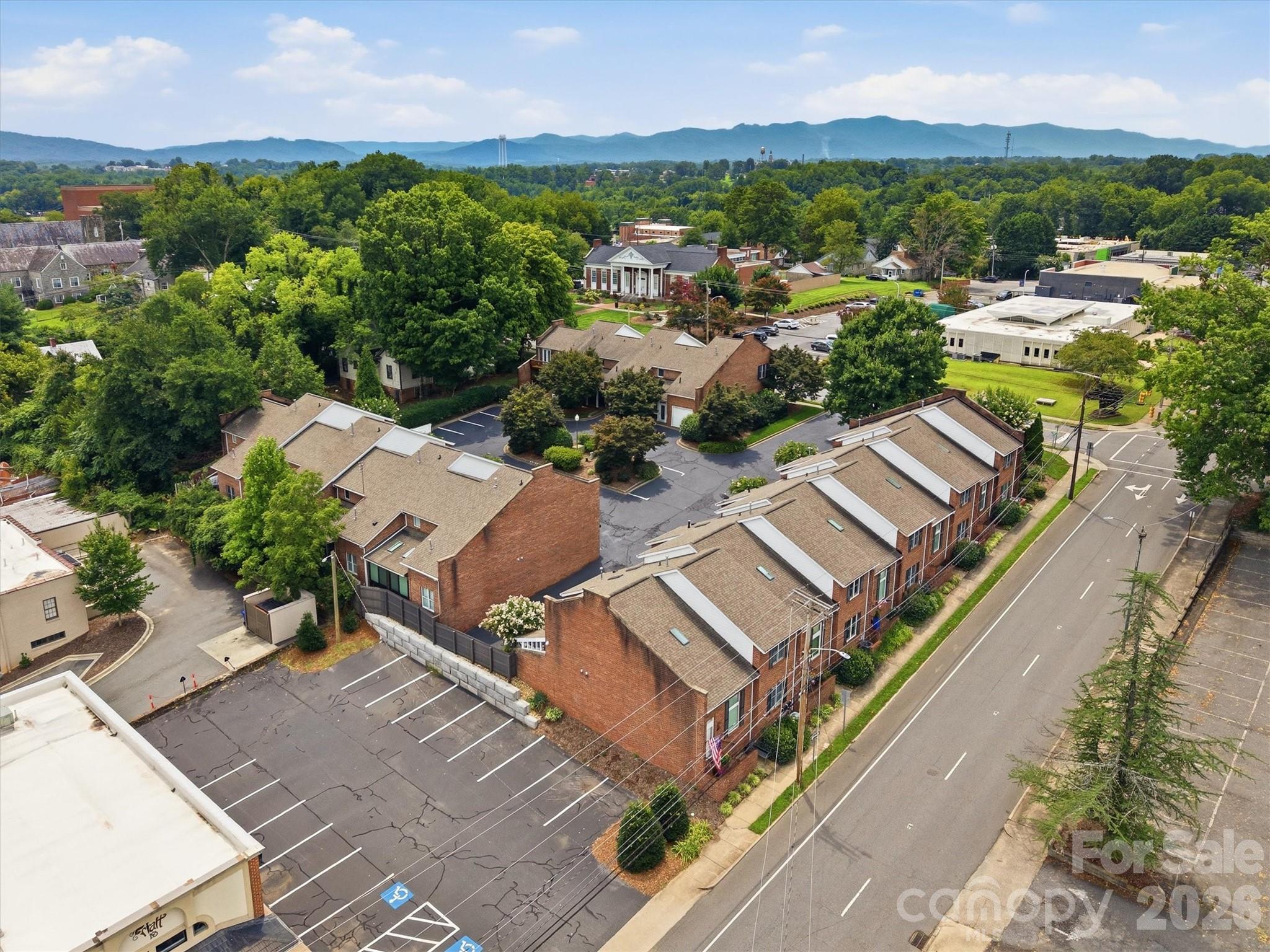 115 W Meeting Street — Morganton