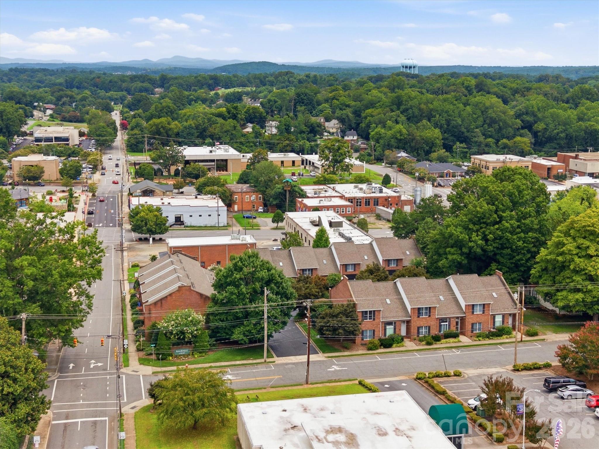115 W Meeting Street — Morganton