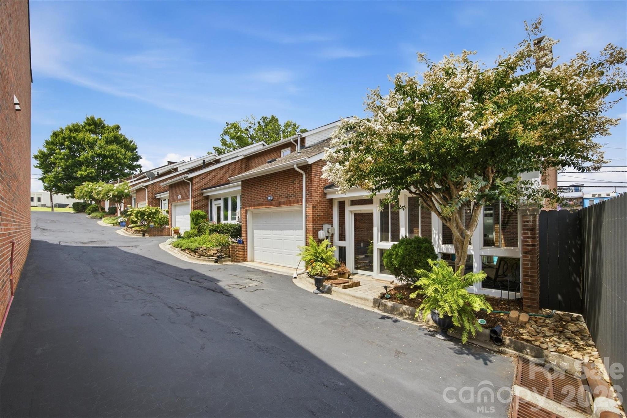 115 W Meeting Street — Morganton