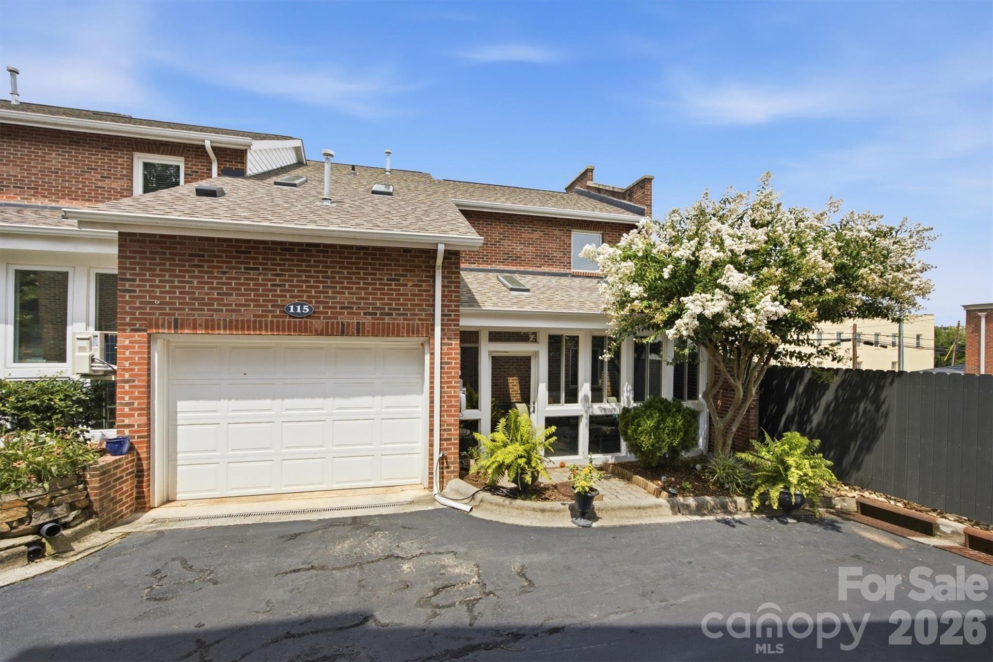 115 W Meeting Street — Morganton