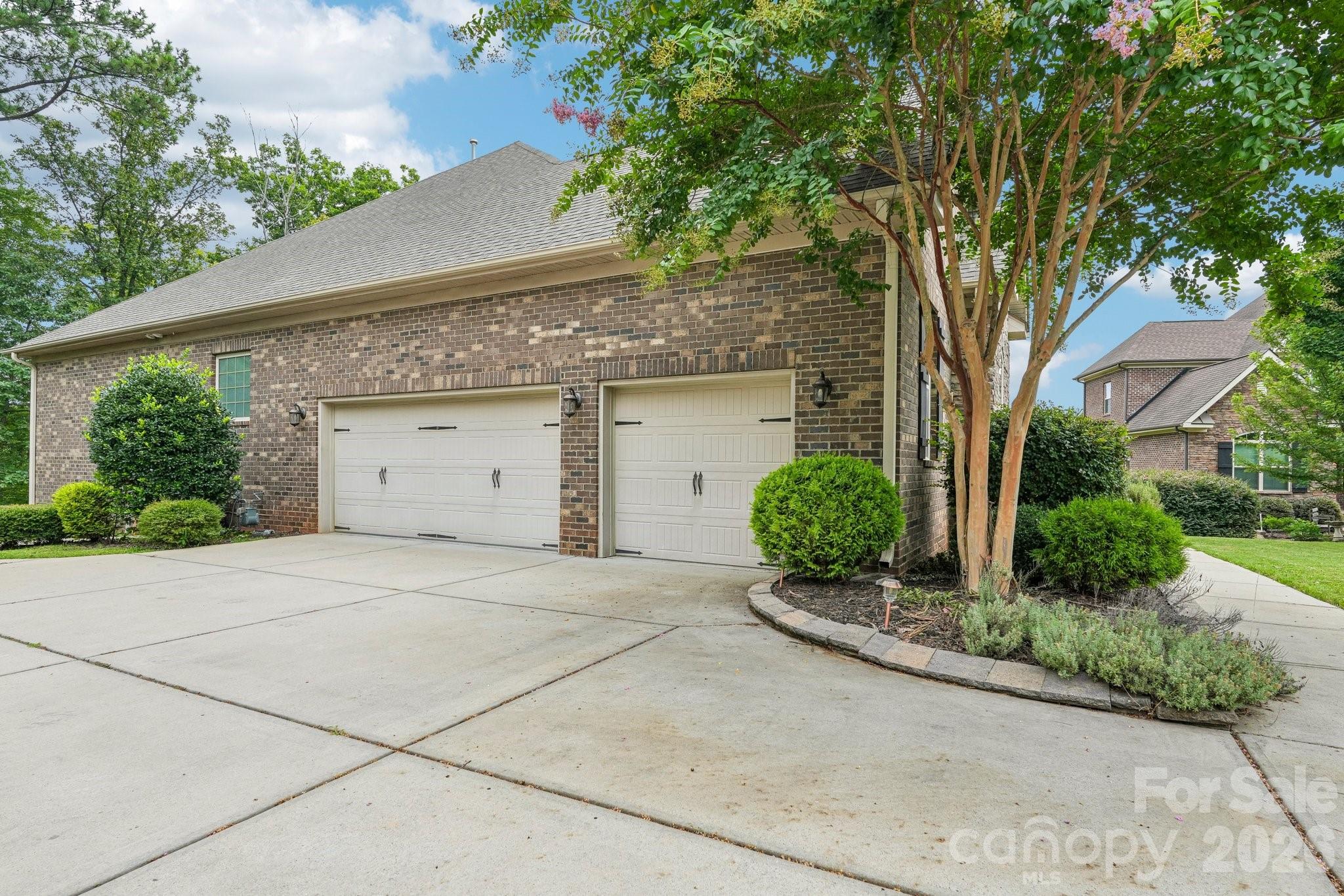 16521 Governors Club Court — Charlotte