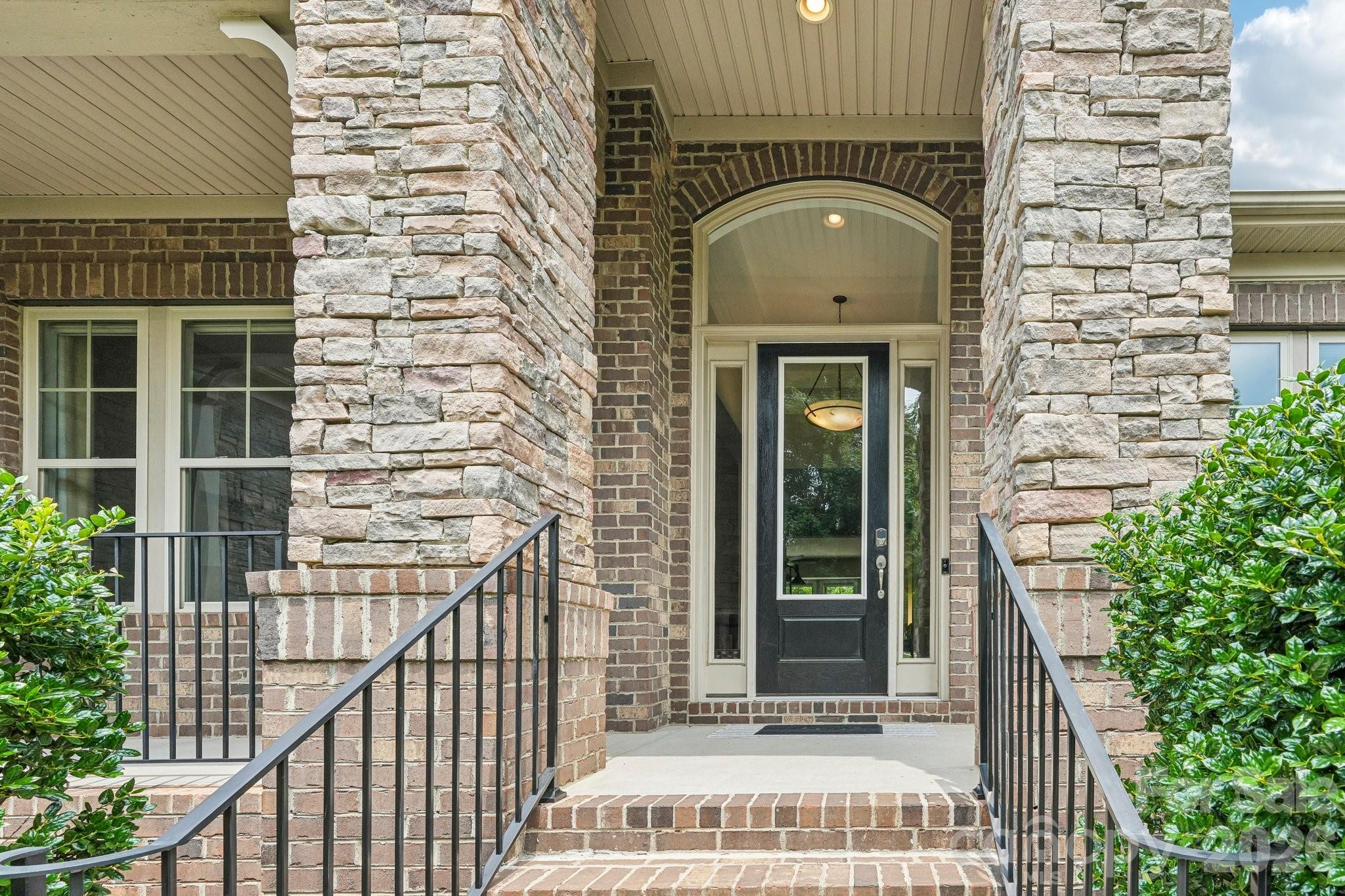 16521 Governors Club Court — Charlotte