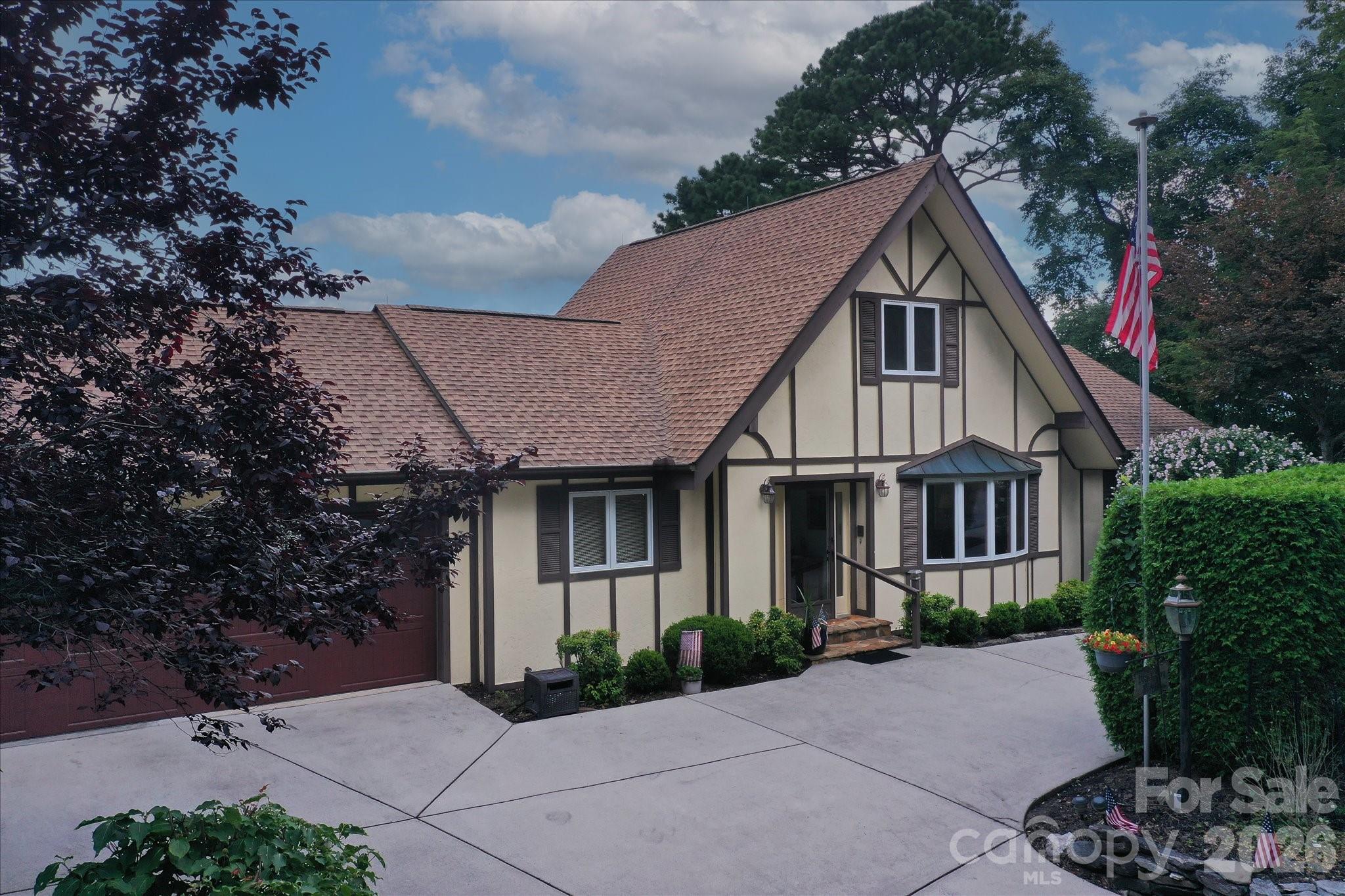 2484 Connestee Trail — Brevard