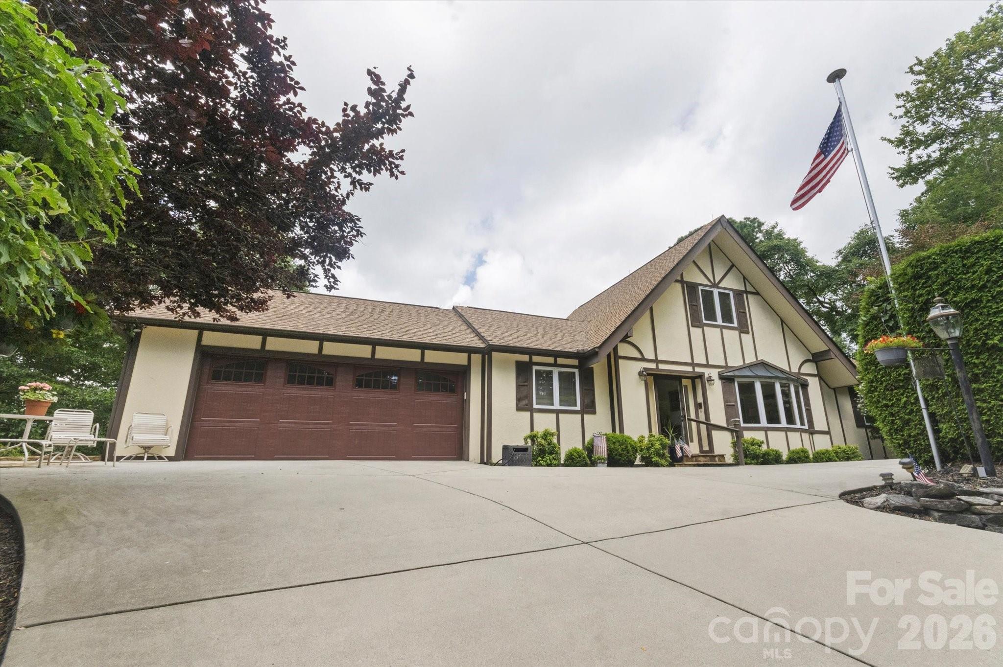 2484 Connestee Trail — Brevard