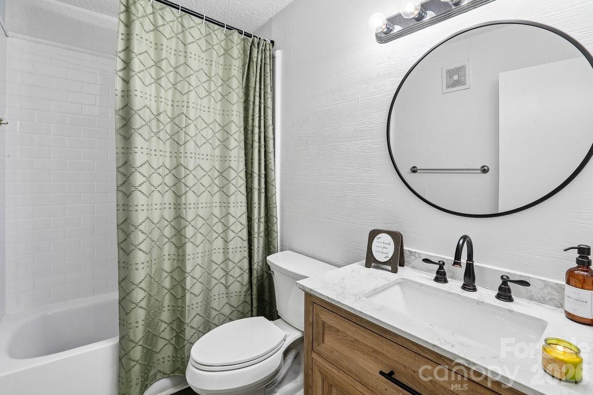 1300 Larchmont Place #303 — Salisbury