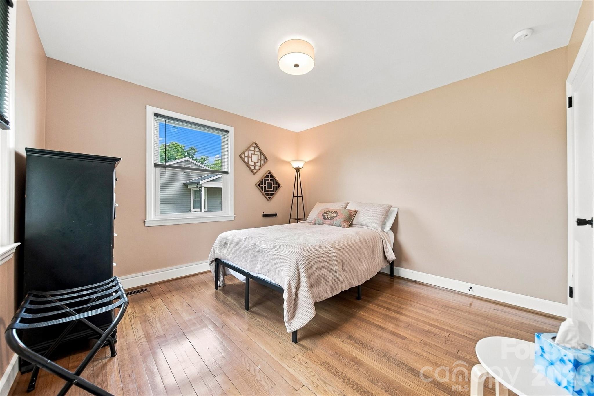 129 33rd Street NW — Hickory