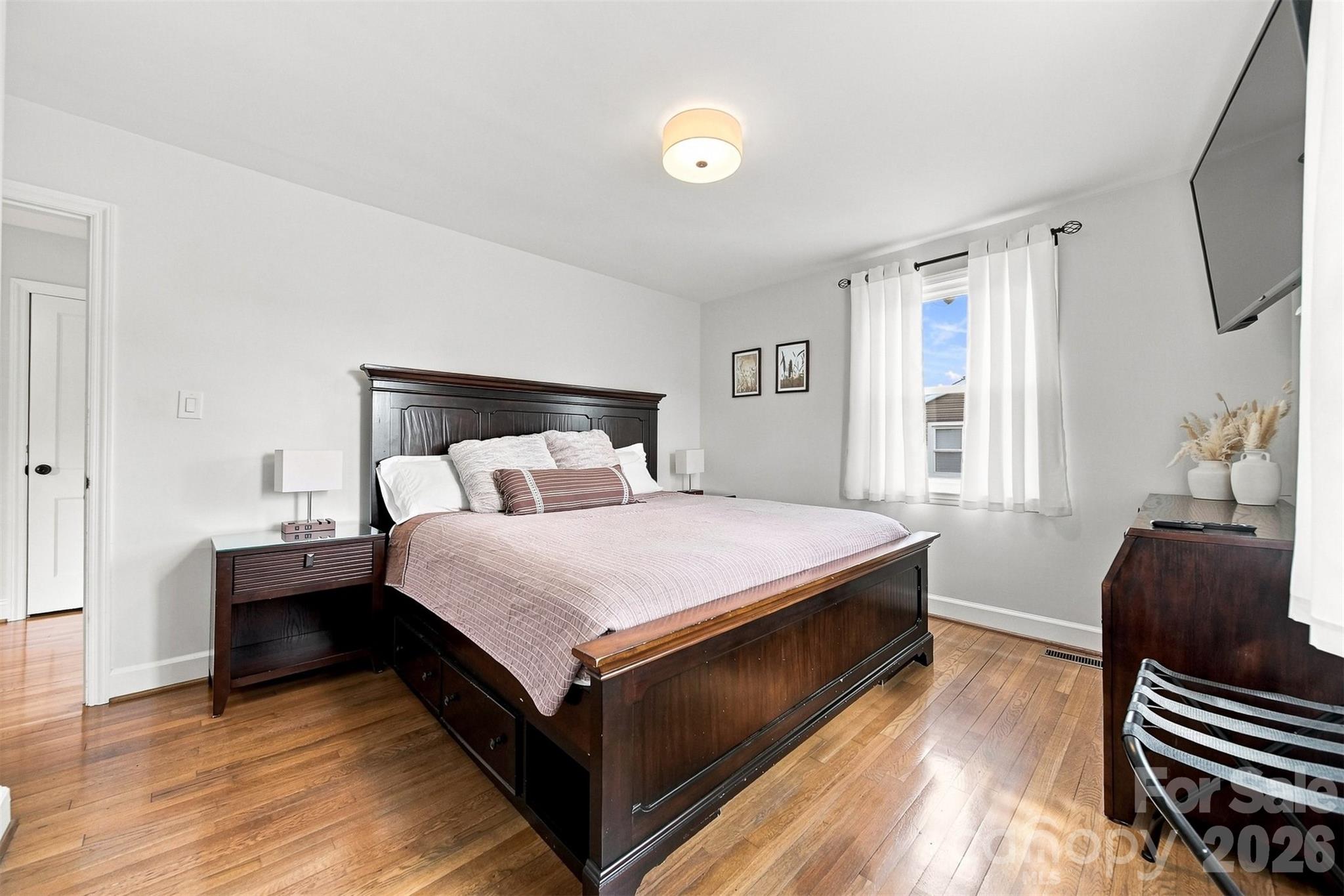 129 33rd Street NW — Hickory