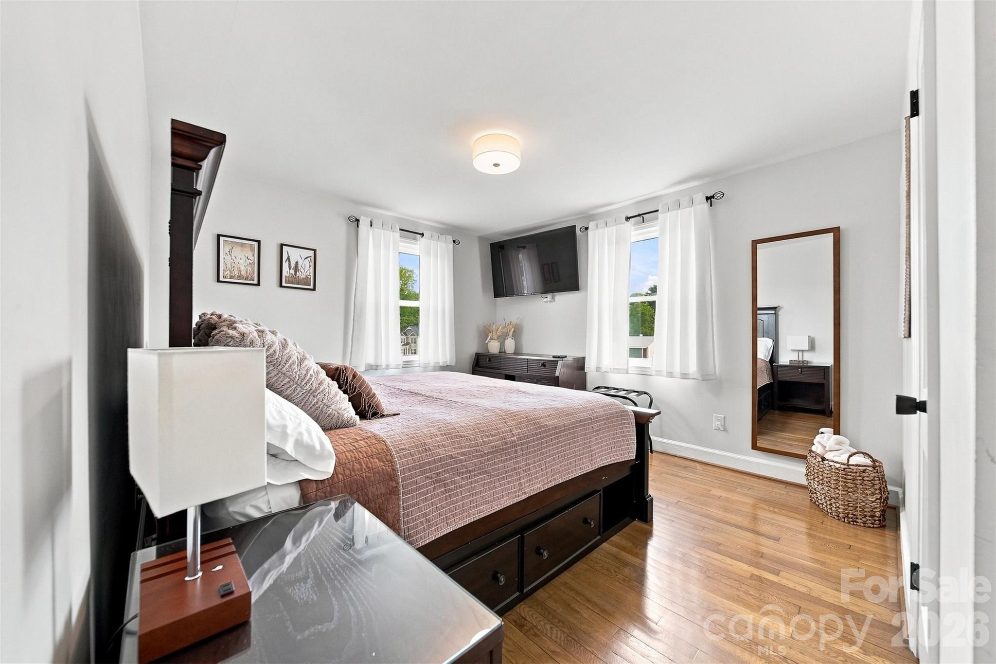 129 33rd Street NW — Hickory