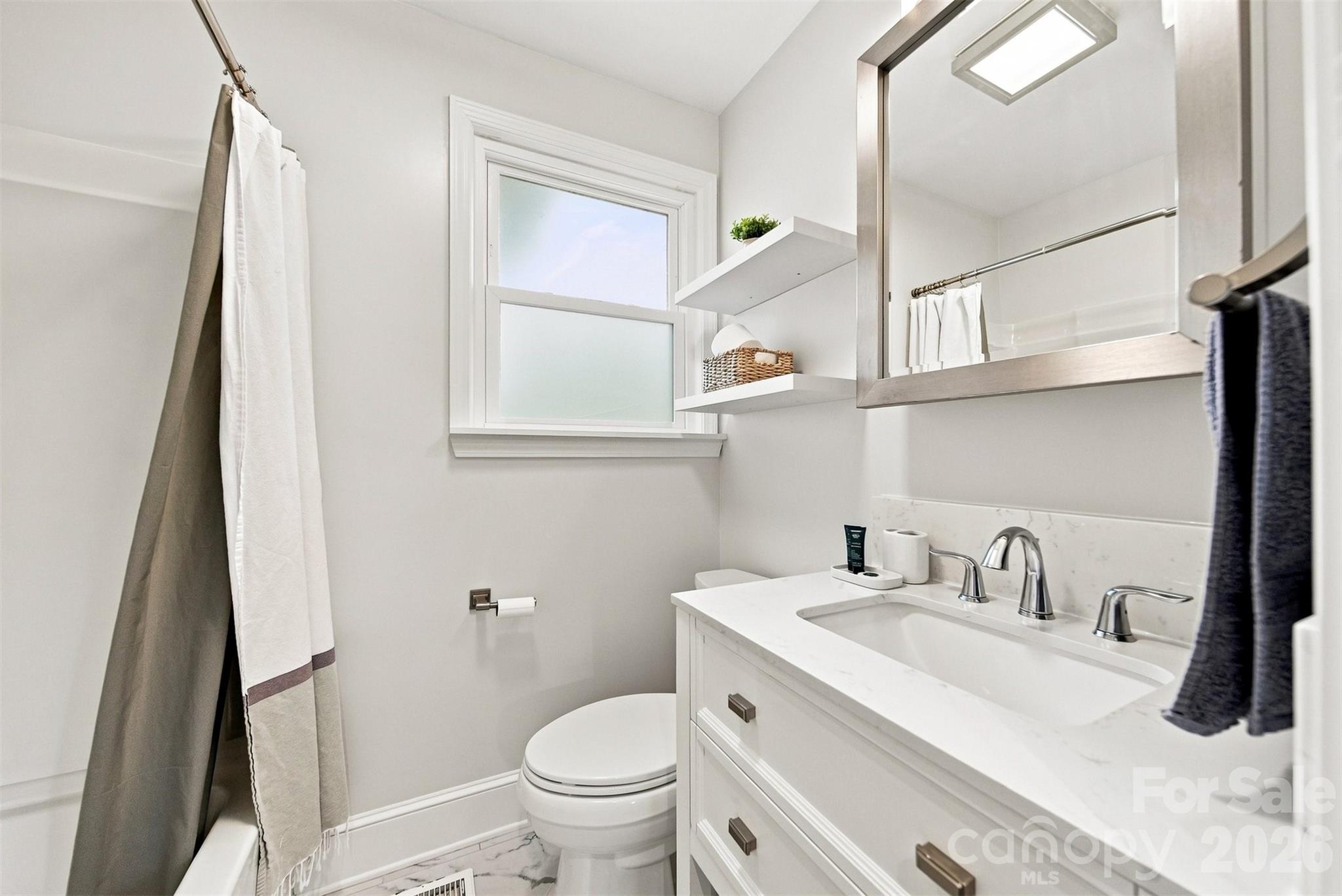 129 33rd Street NW — Hickory
