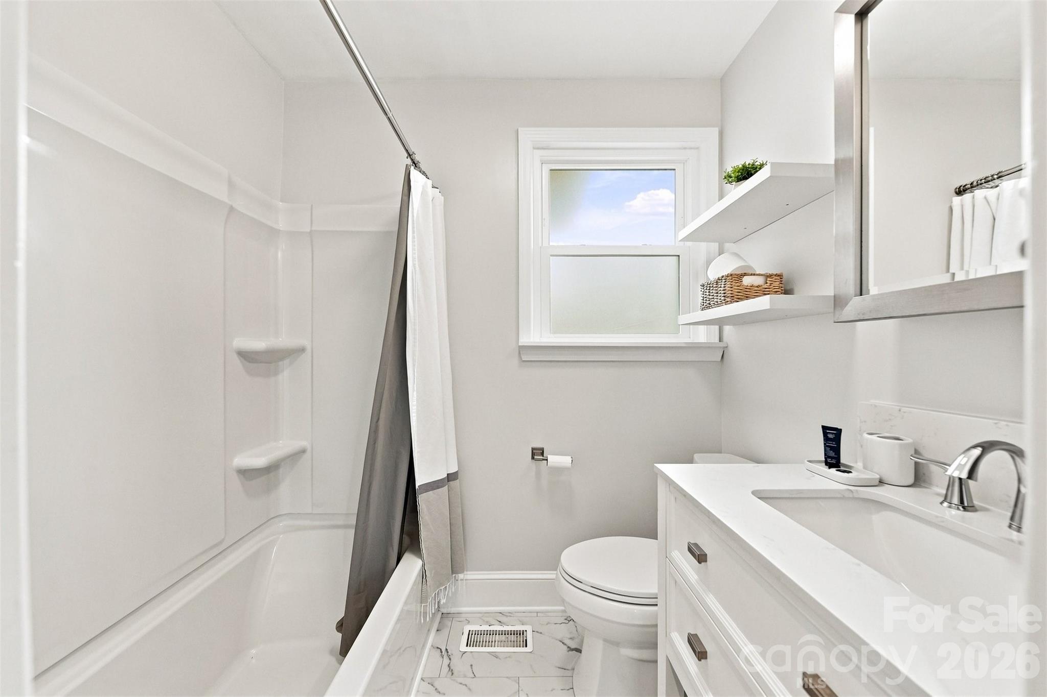 129 33rd Street NW — Hickory