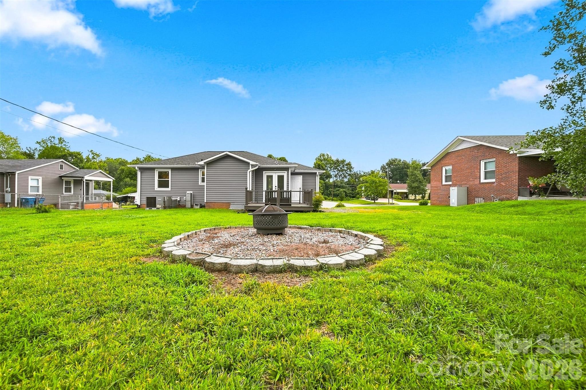 129 33rd Street NW — Hickory