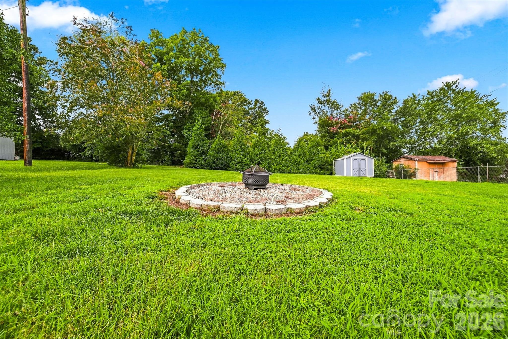 129 33rd Street NW — Hickory