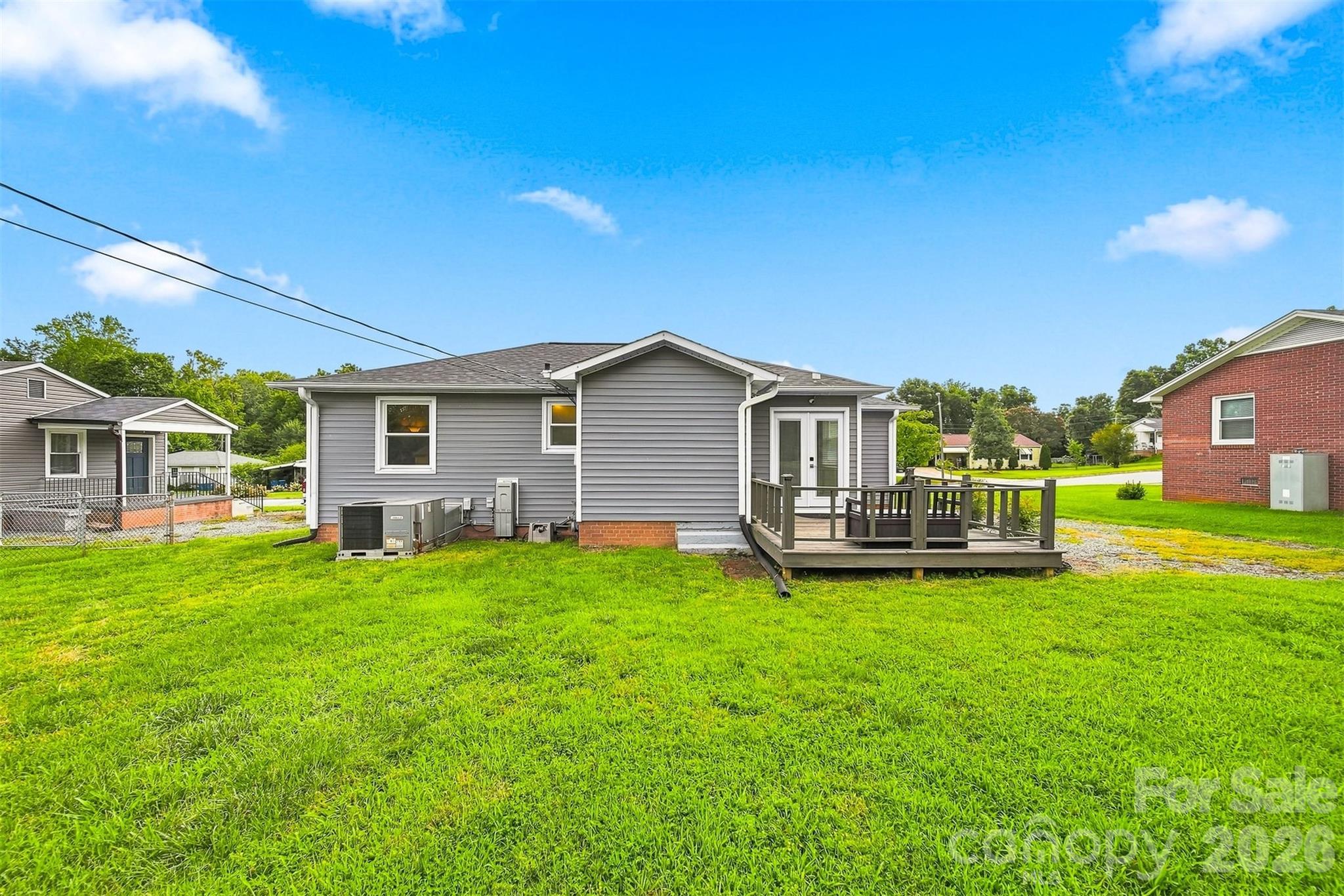 129 33rd Street NW — Hickory