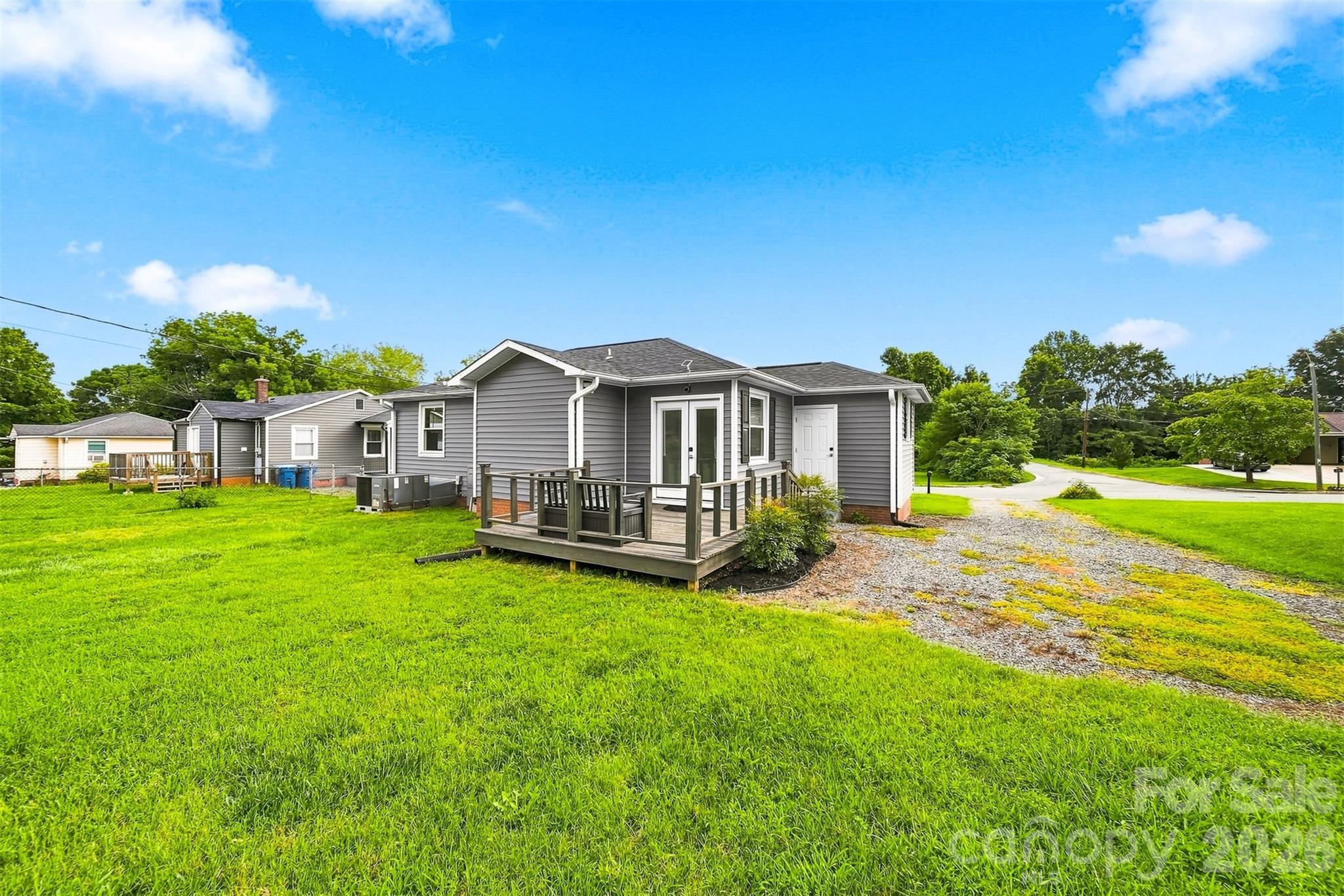 129 33rd Street NW — Hickory