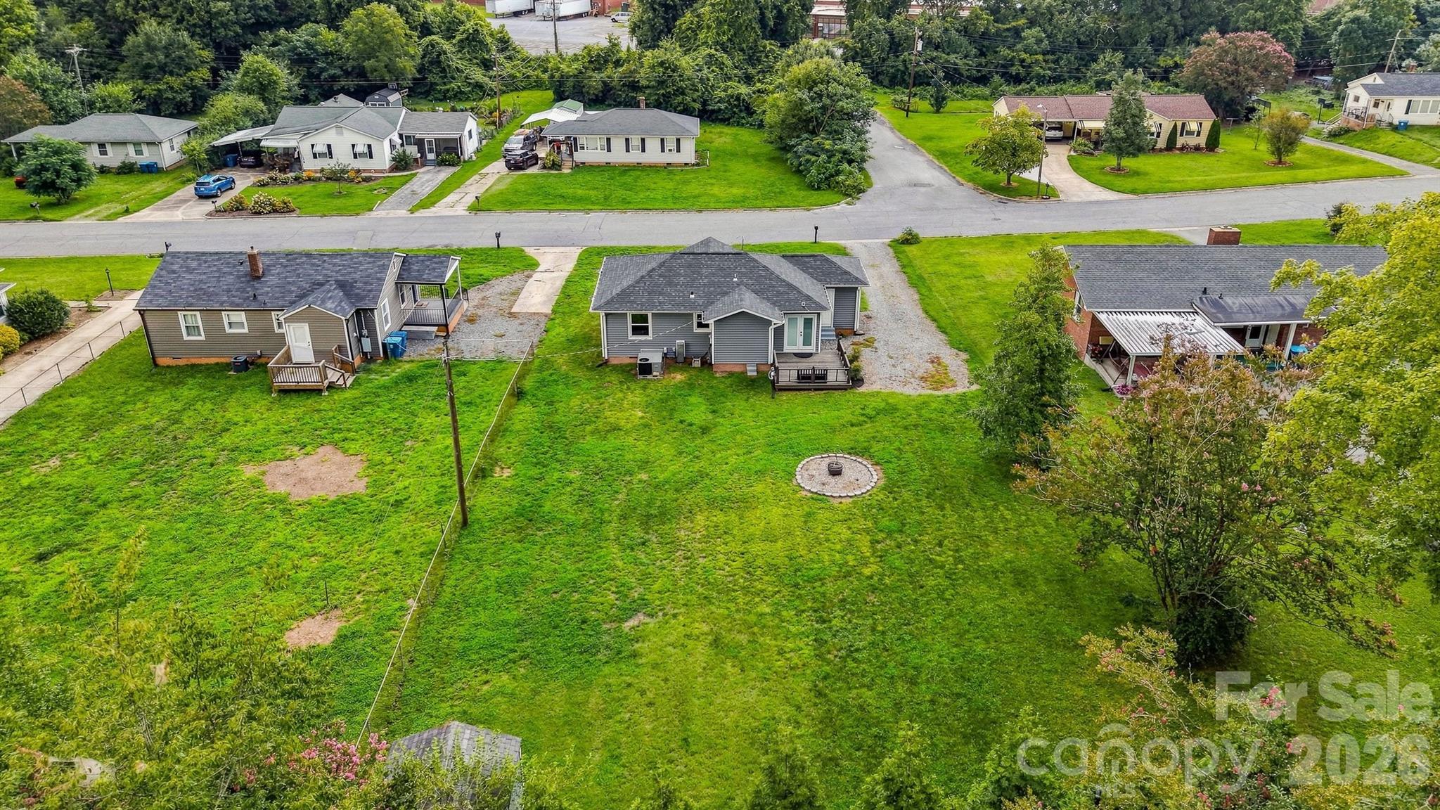 129 33rd Street NW — Hickory