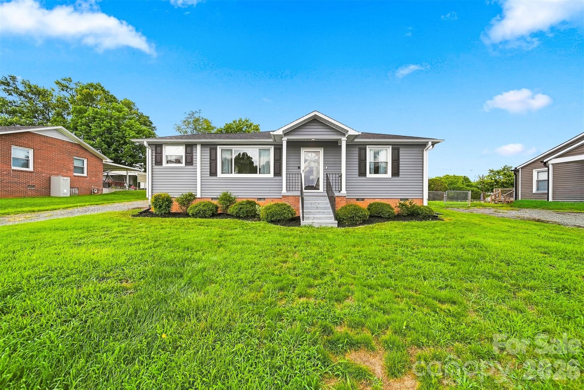 129 33rd Street NW — Hickory