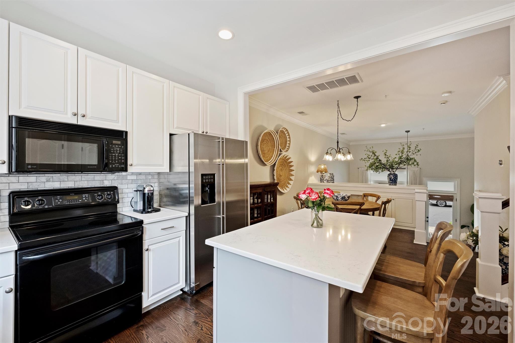 4913 S Hill View Drive — Charlotte