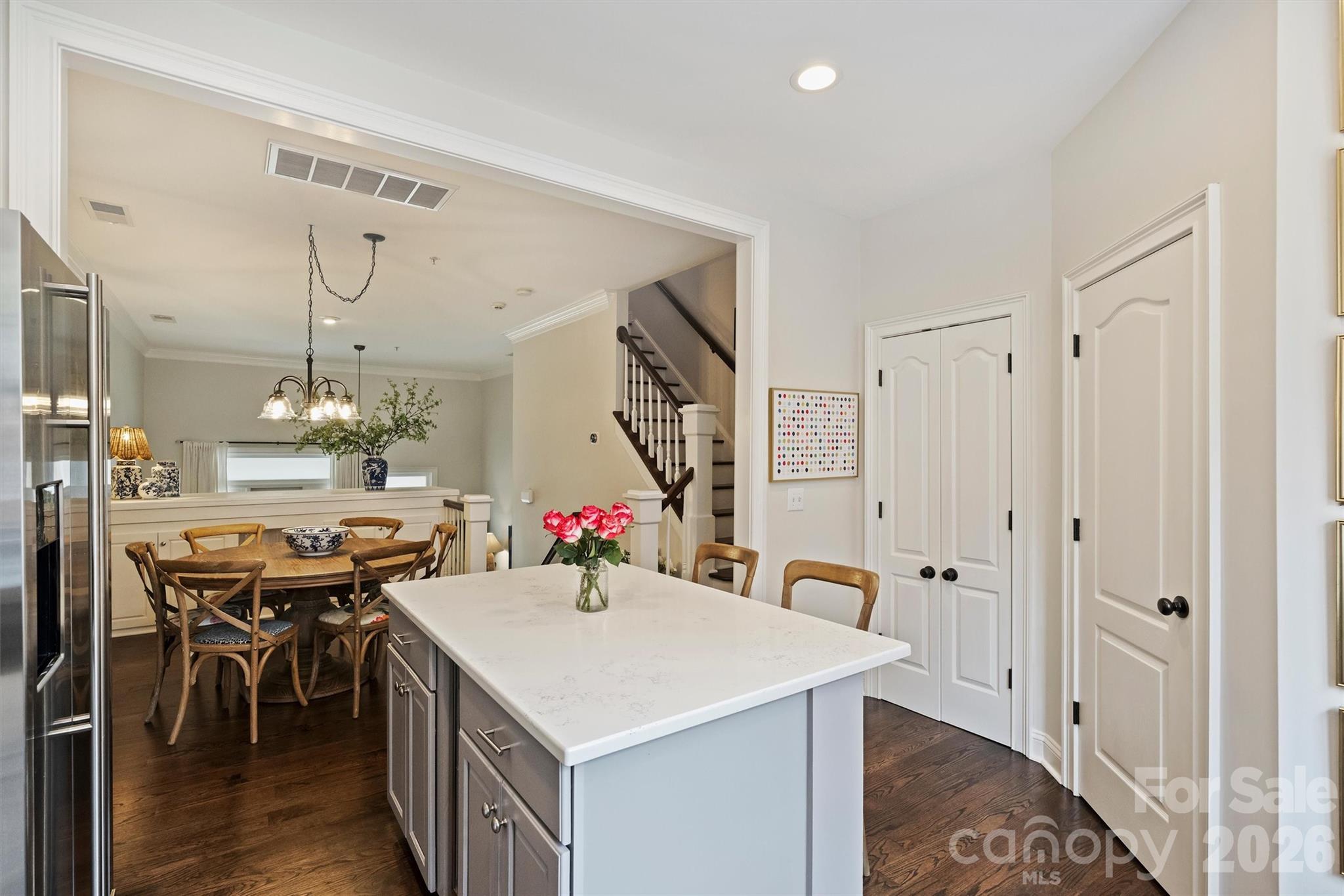 4913 S Hill View Drive — Charlotte