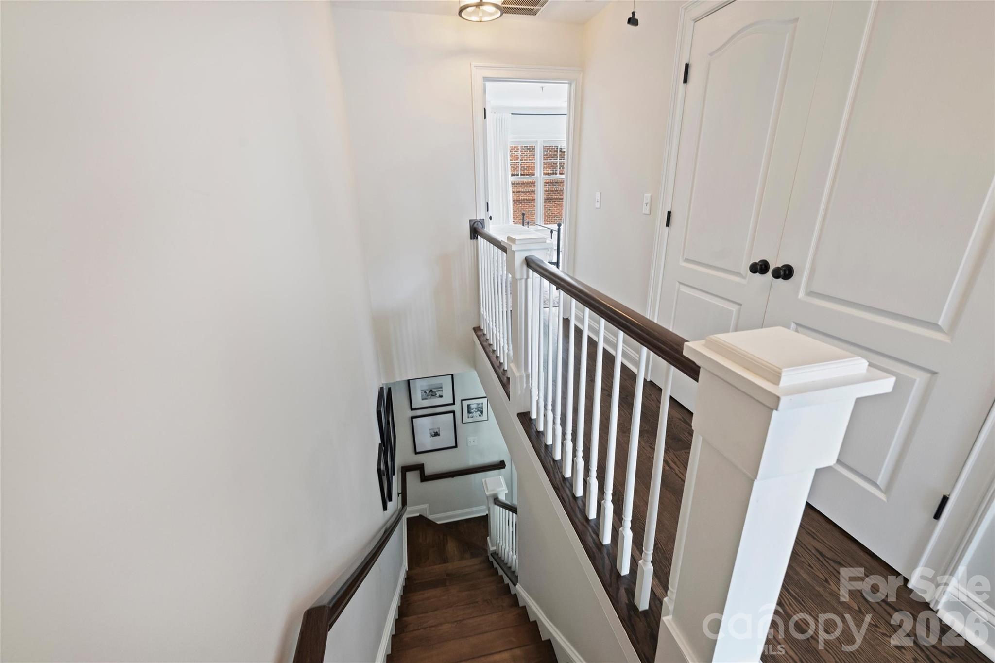 4913 S Hill View Drive — Charlotte