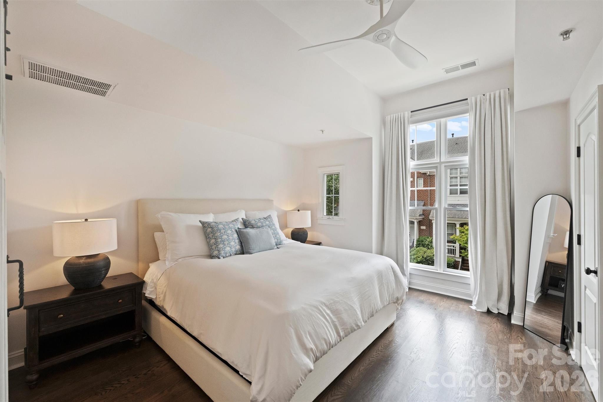 4913 S Hill View Drive — Charlotte