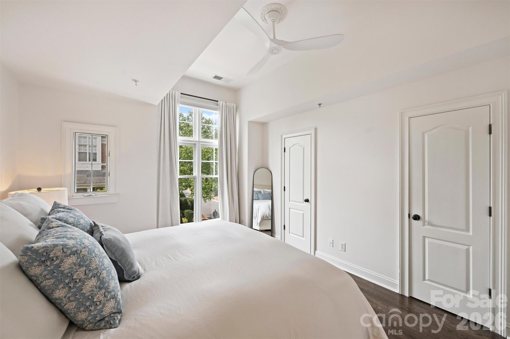 4913 S Hill View Drive — Charlotte