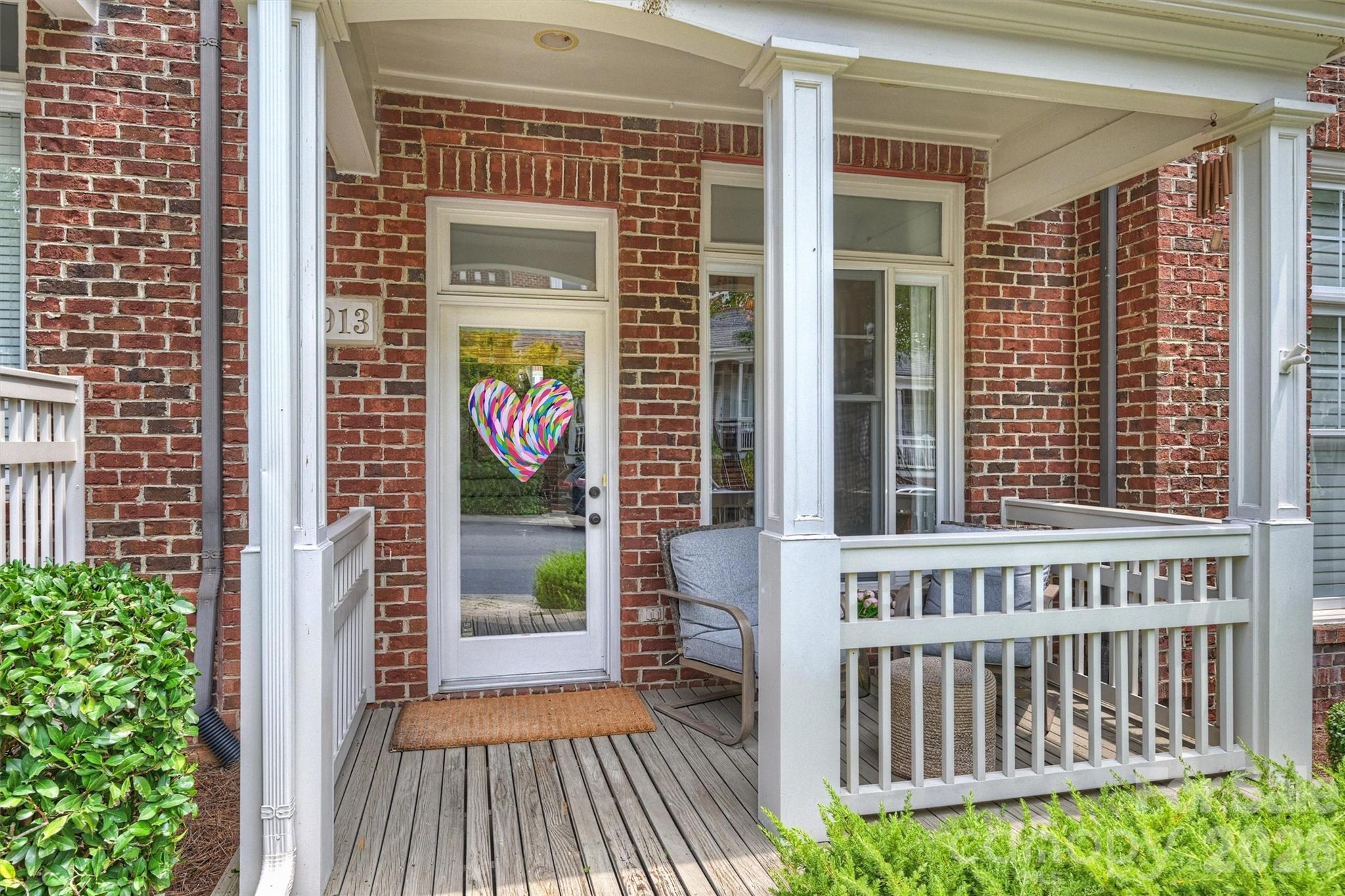 4913 S Hill View Drive — Charlotte