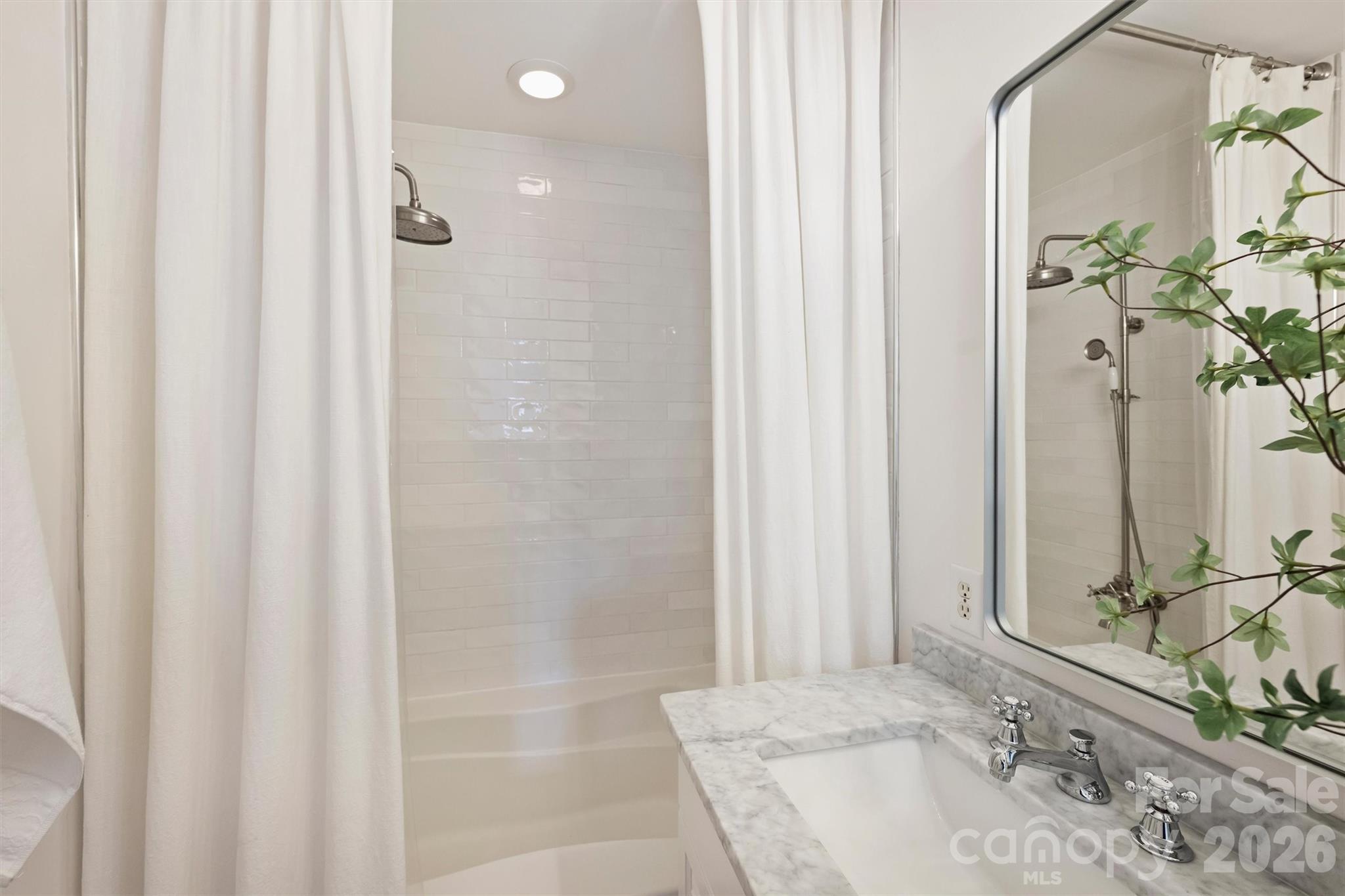 4913 S Hill View Drive — Charlotte