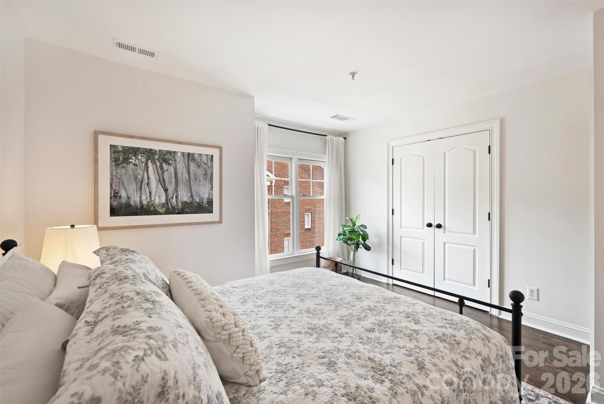 4913 S Hill View Drive — Charlotte