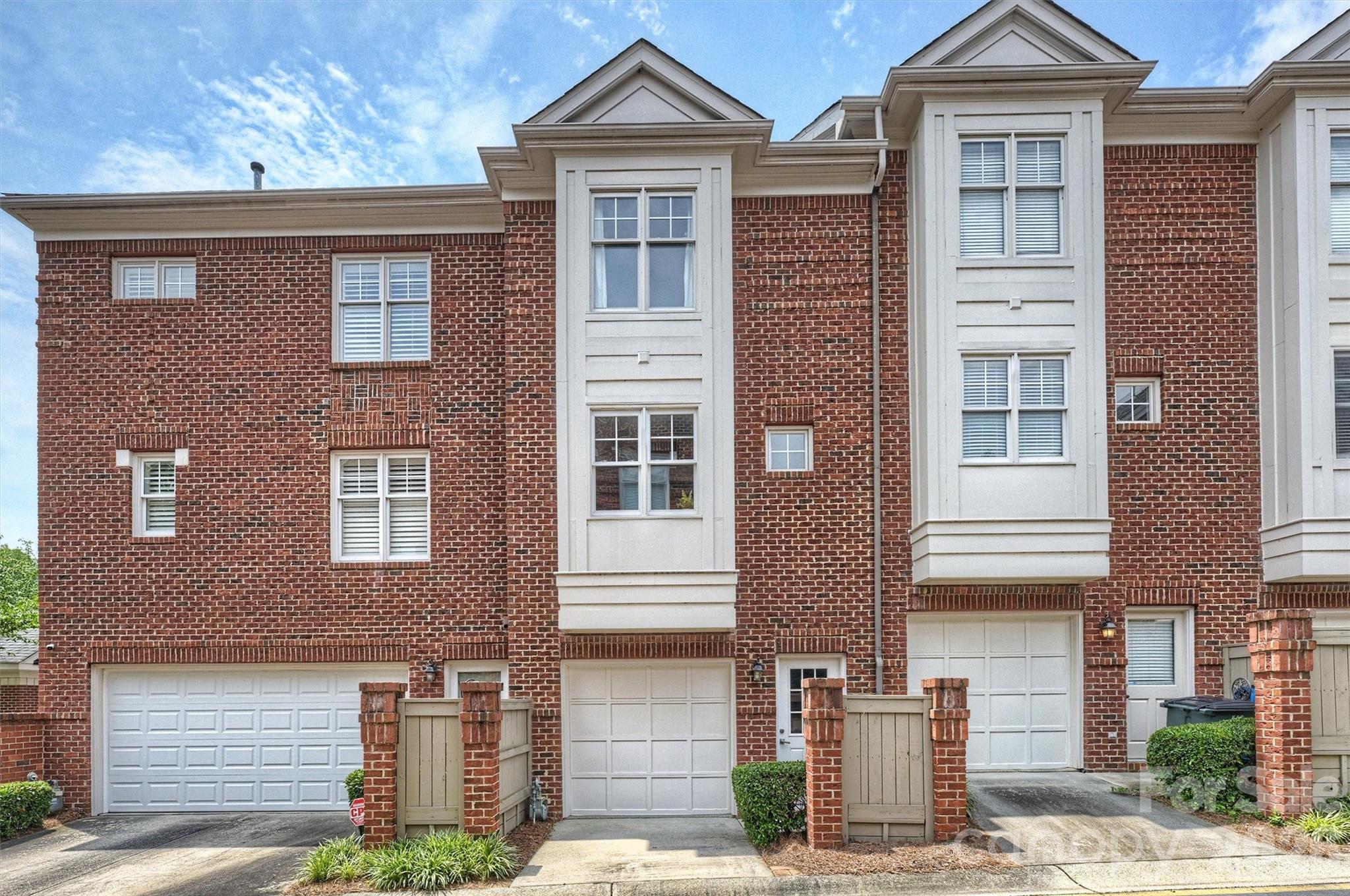 4913 S Hill View Drive — Charlotte
