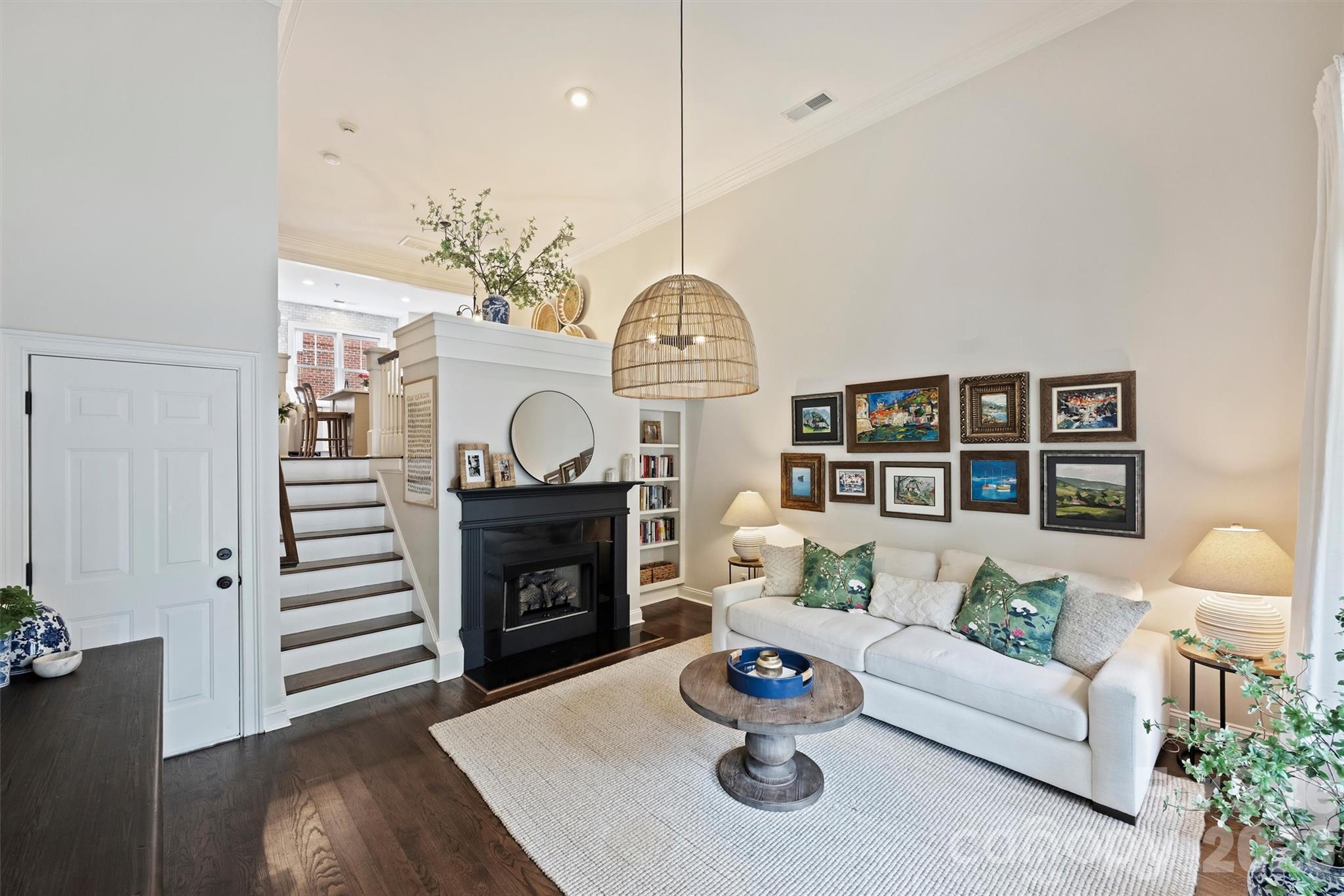 4913 S Hill View Drive — Charlotte
