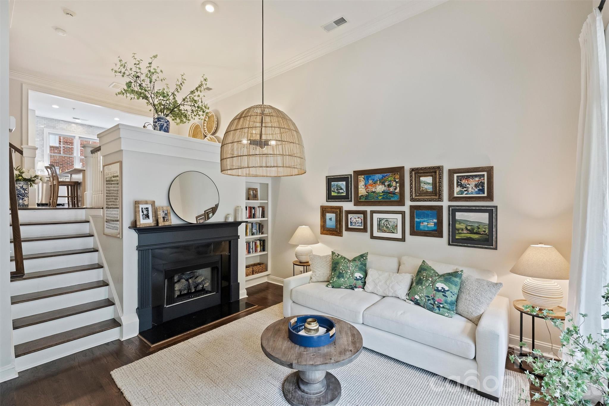 4913 S Hill View Drive — Charlotte
