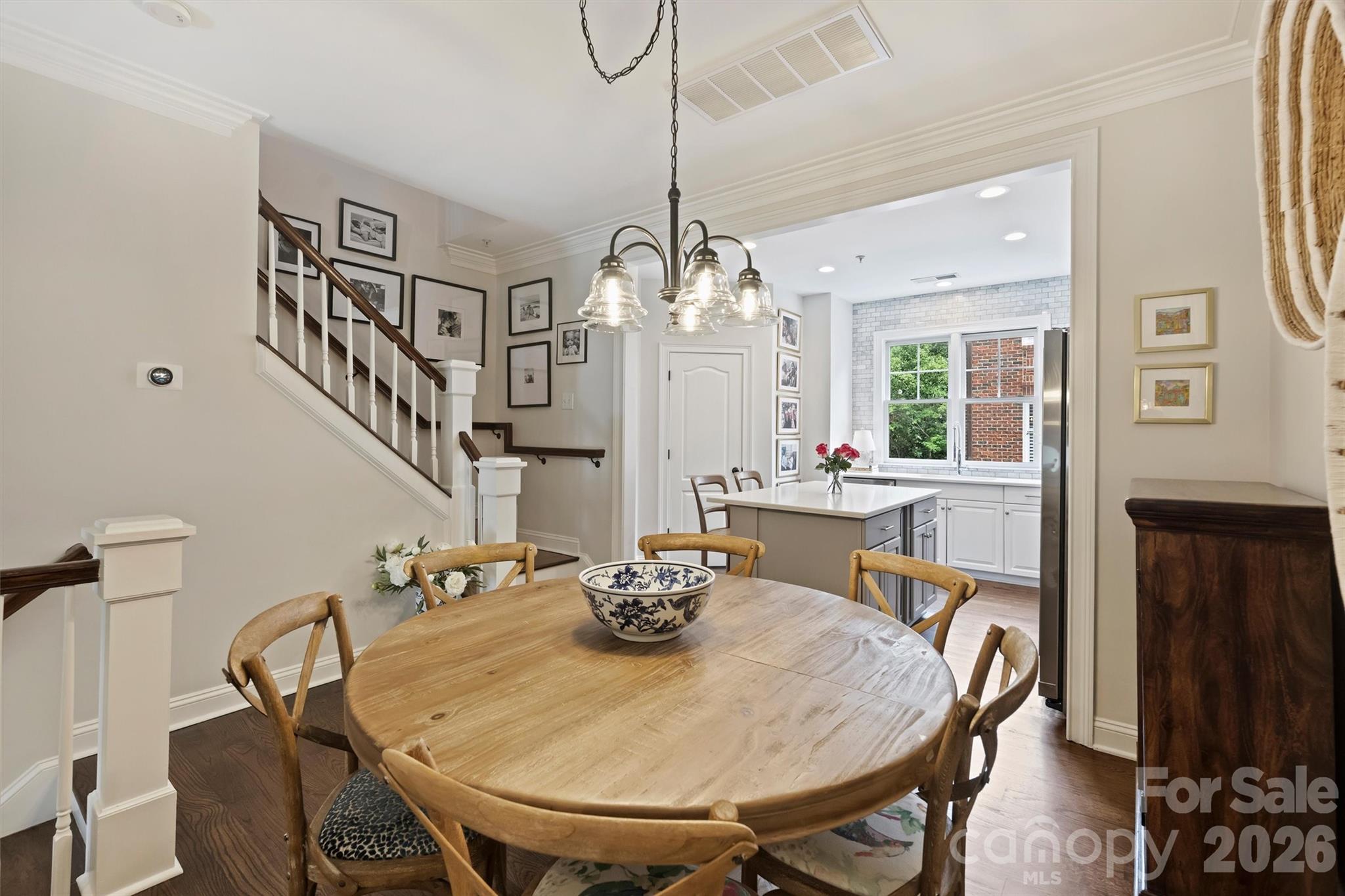 4913 S Hill View Drive — Charlotte