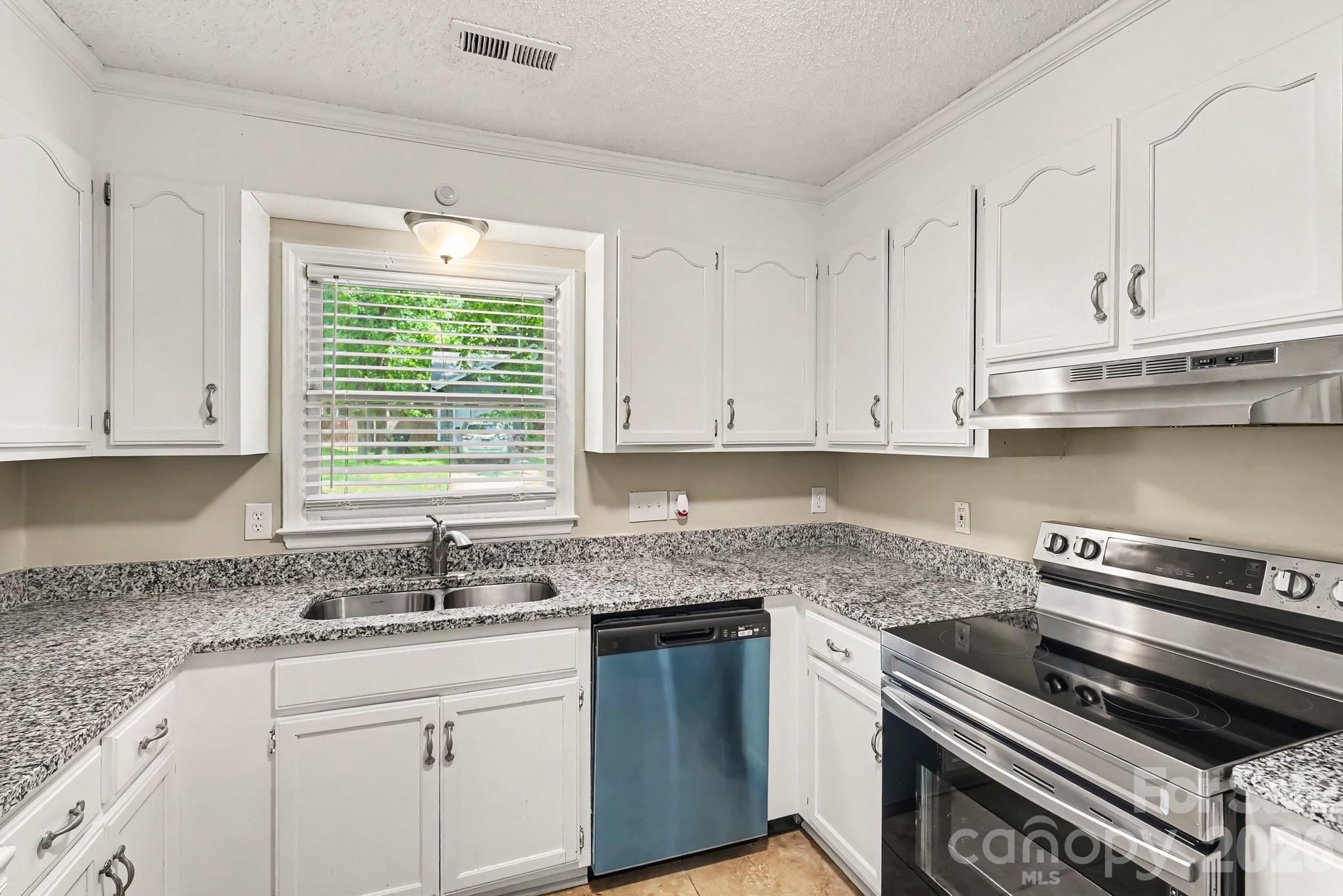 11616 Bowsby Court — Charlotte