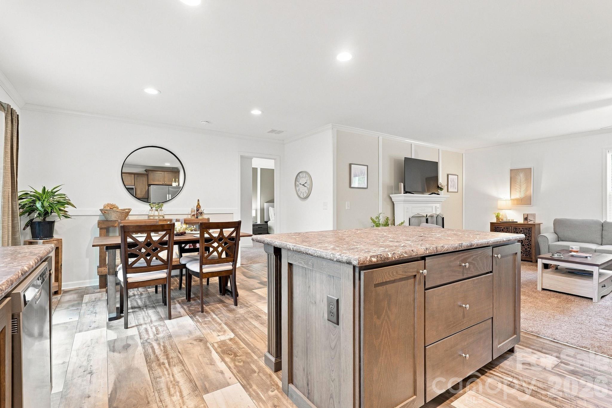 312 Sailwinds Road — Mooresville