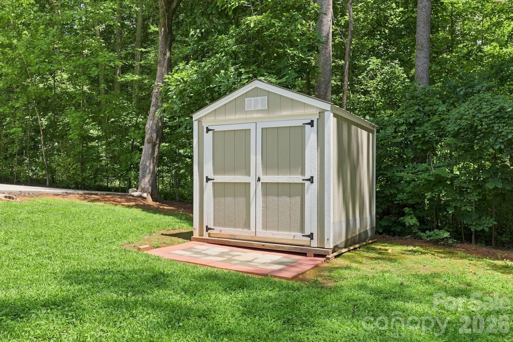 312 Sailwinds Road — Mooresville