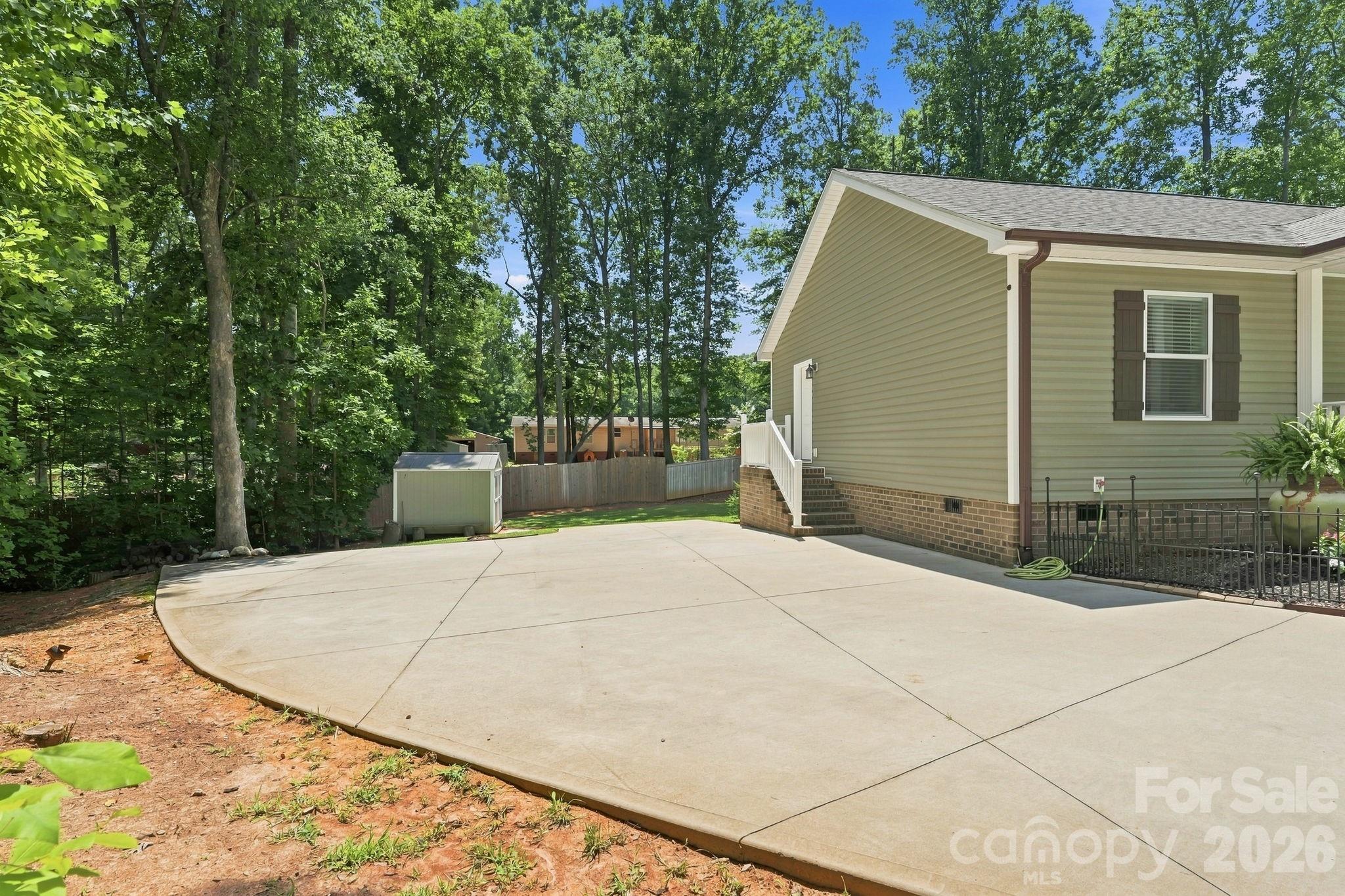 312 Sailwinds Road — Mooresville