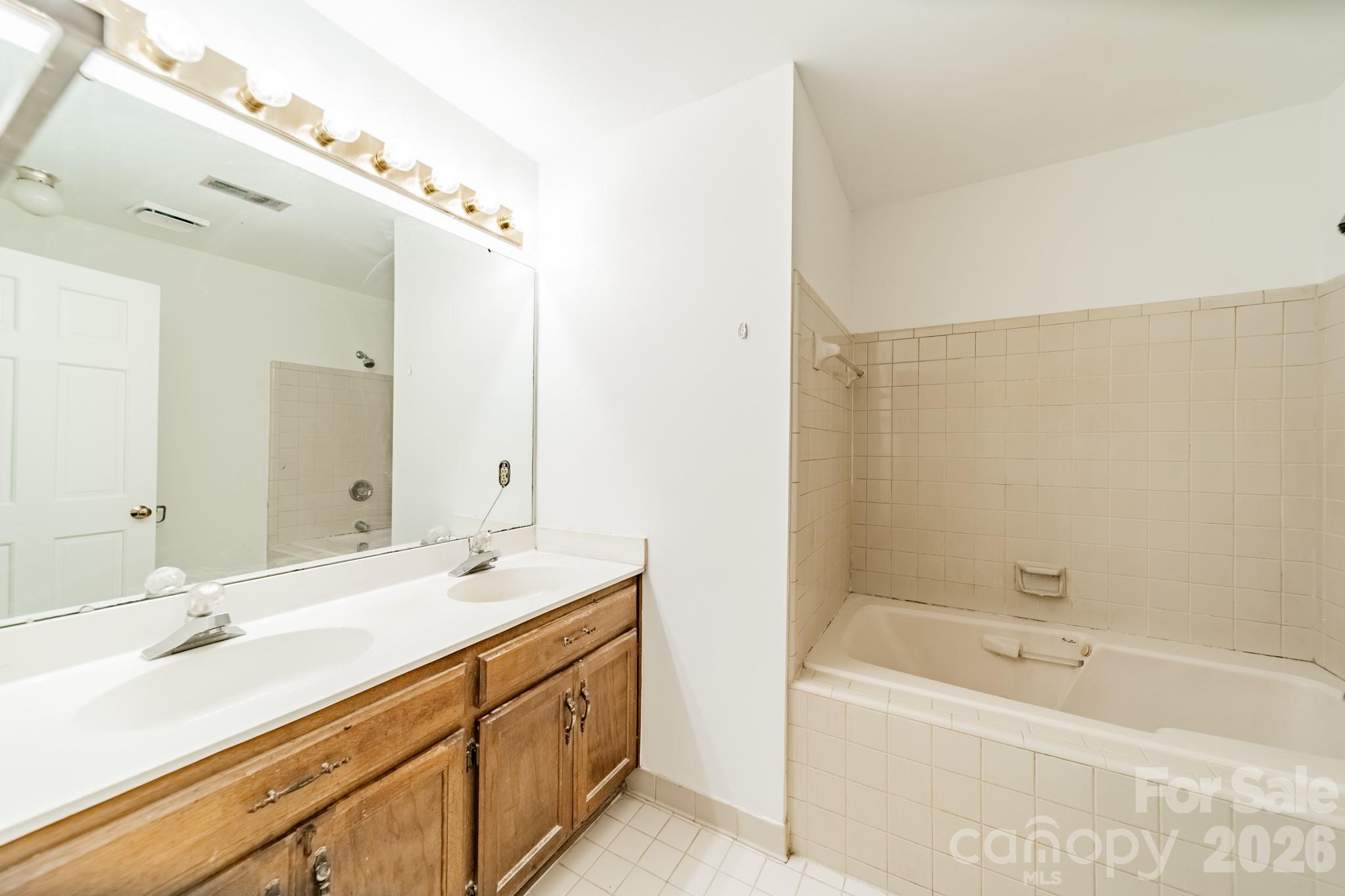 7426 Newmans Lane — Charlotte