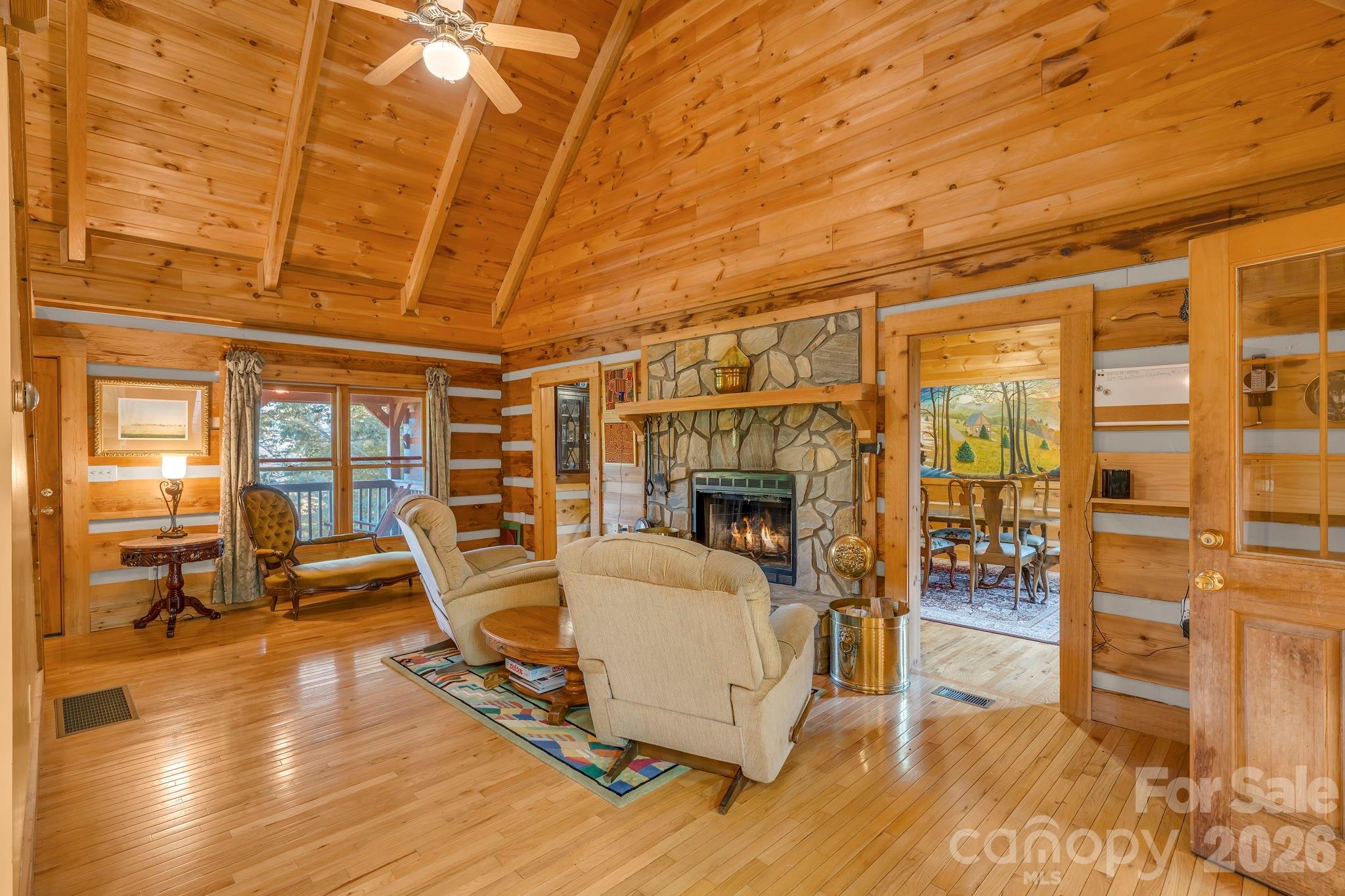 525 Schoolhouse Ridge — Boone