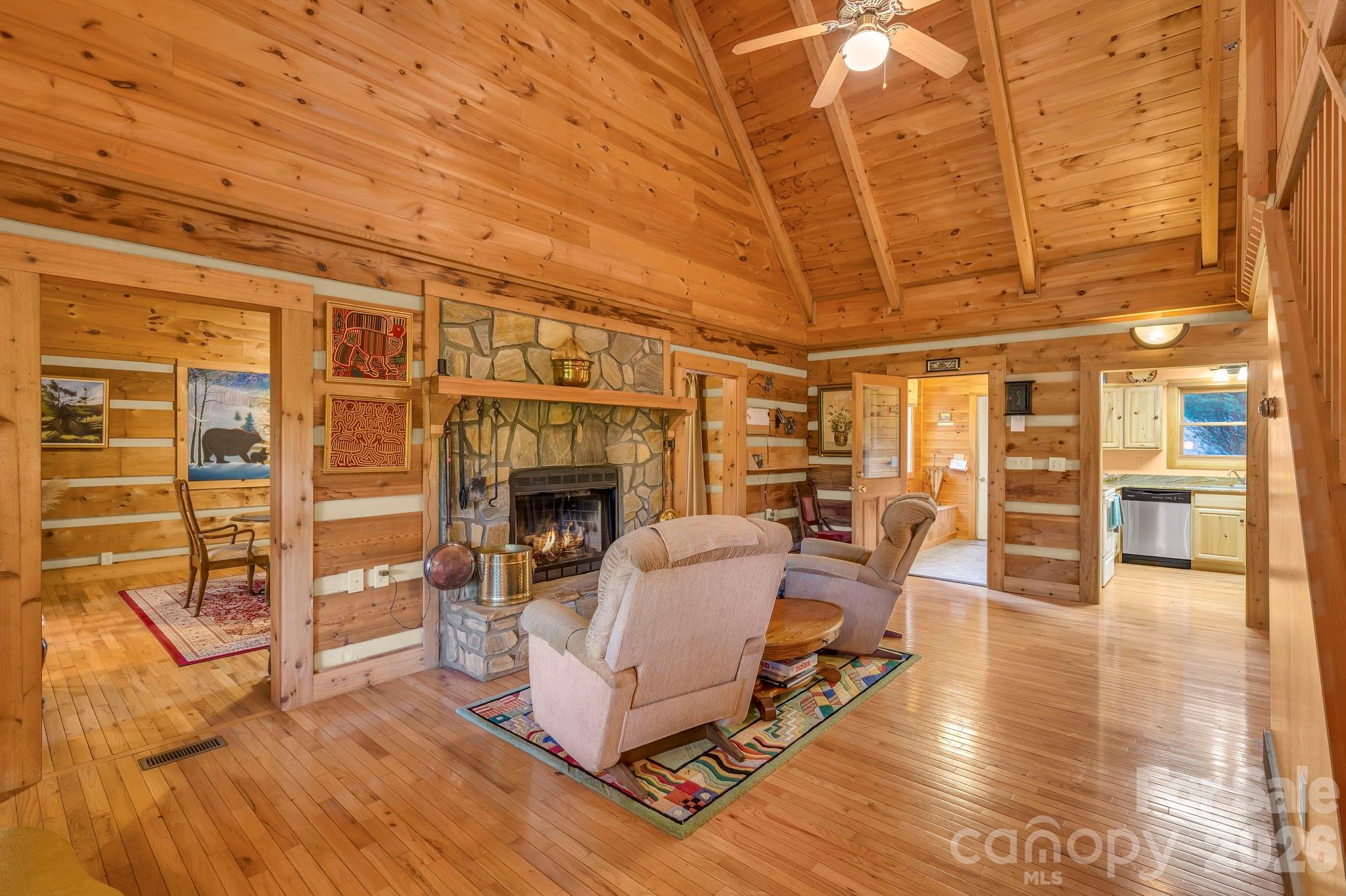 525 Schoolhouse Ridge — Boone