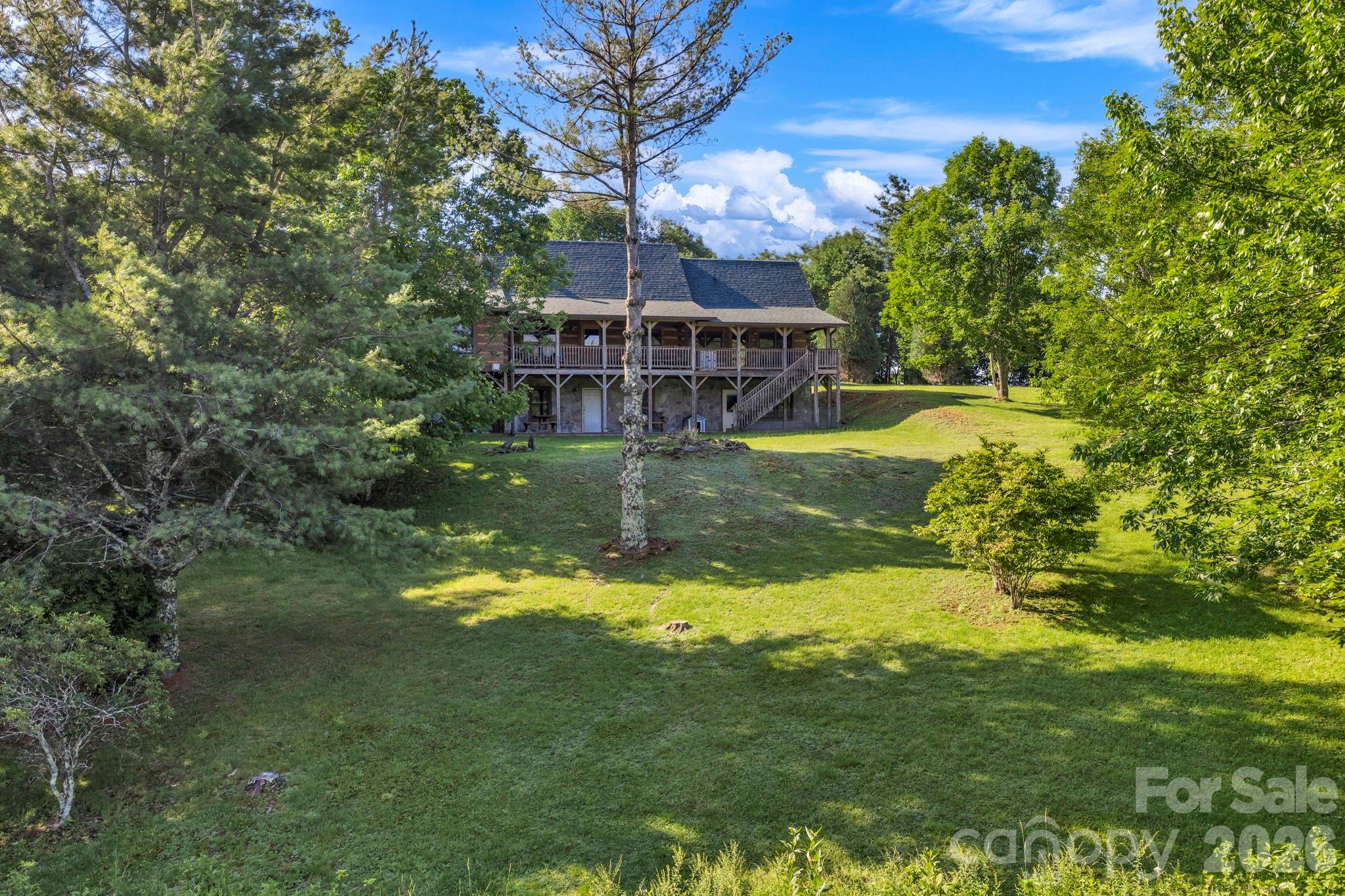 525 Schoolhouse Ridge — Boone