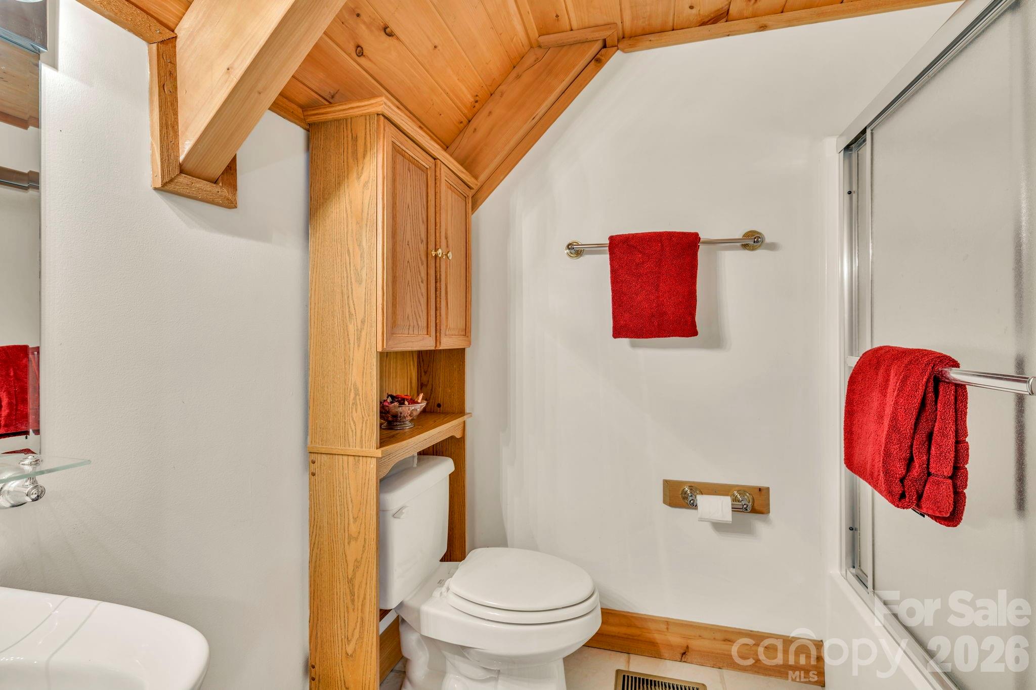 525 Schoolhouse Ridge — Boone