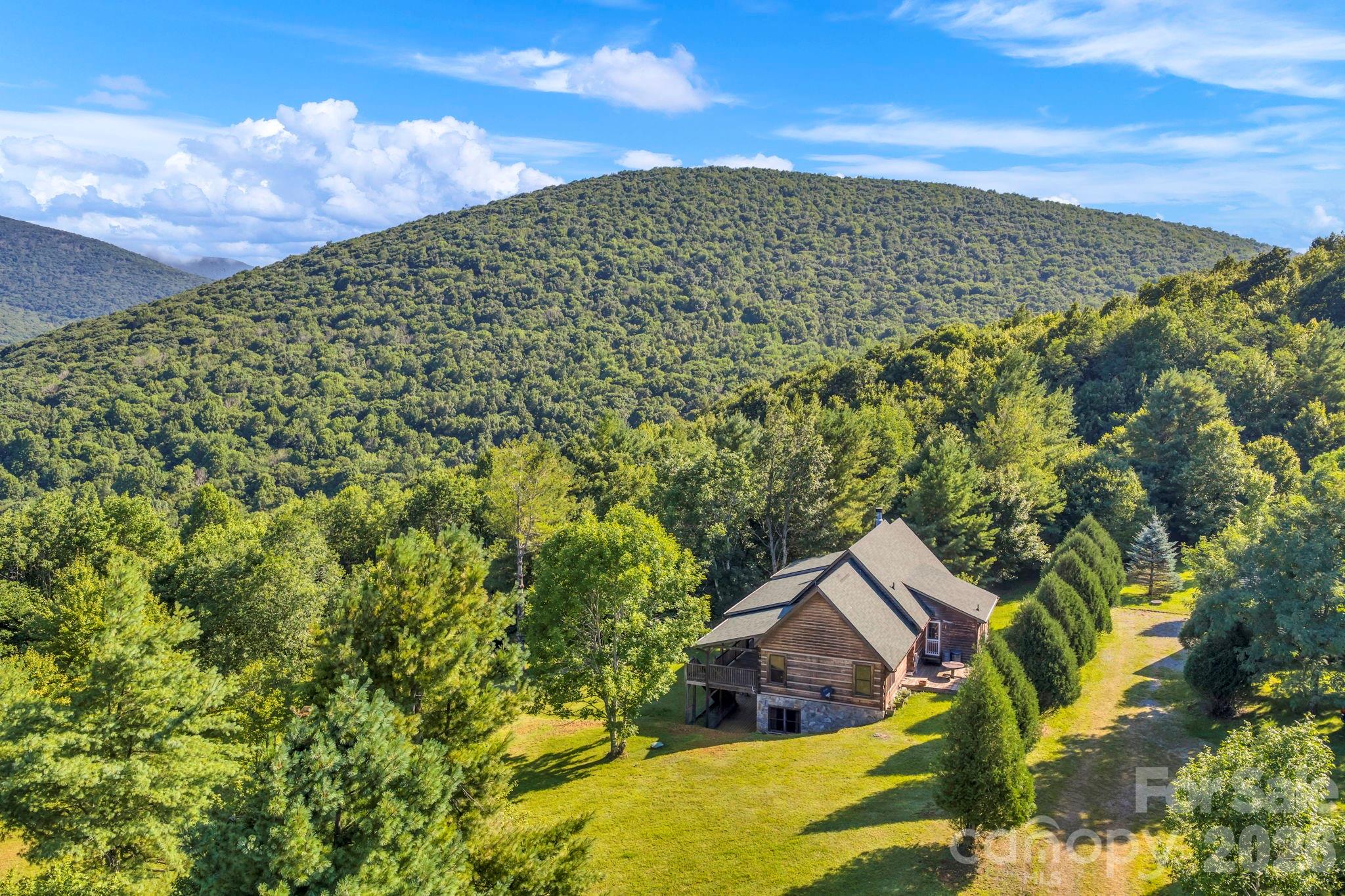 525 Schoolhouse Ridge — Boone