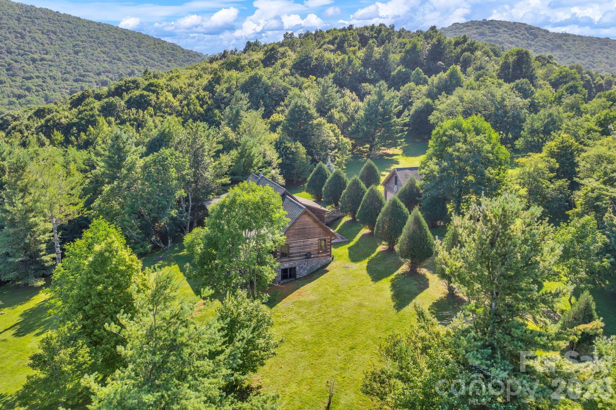 525 Schoolhouse Ridge — Boone
