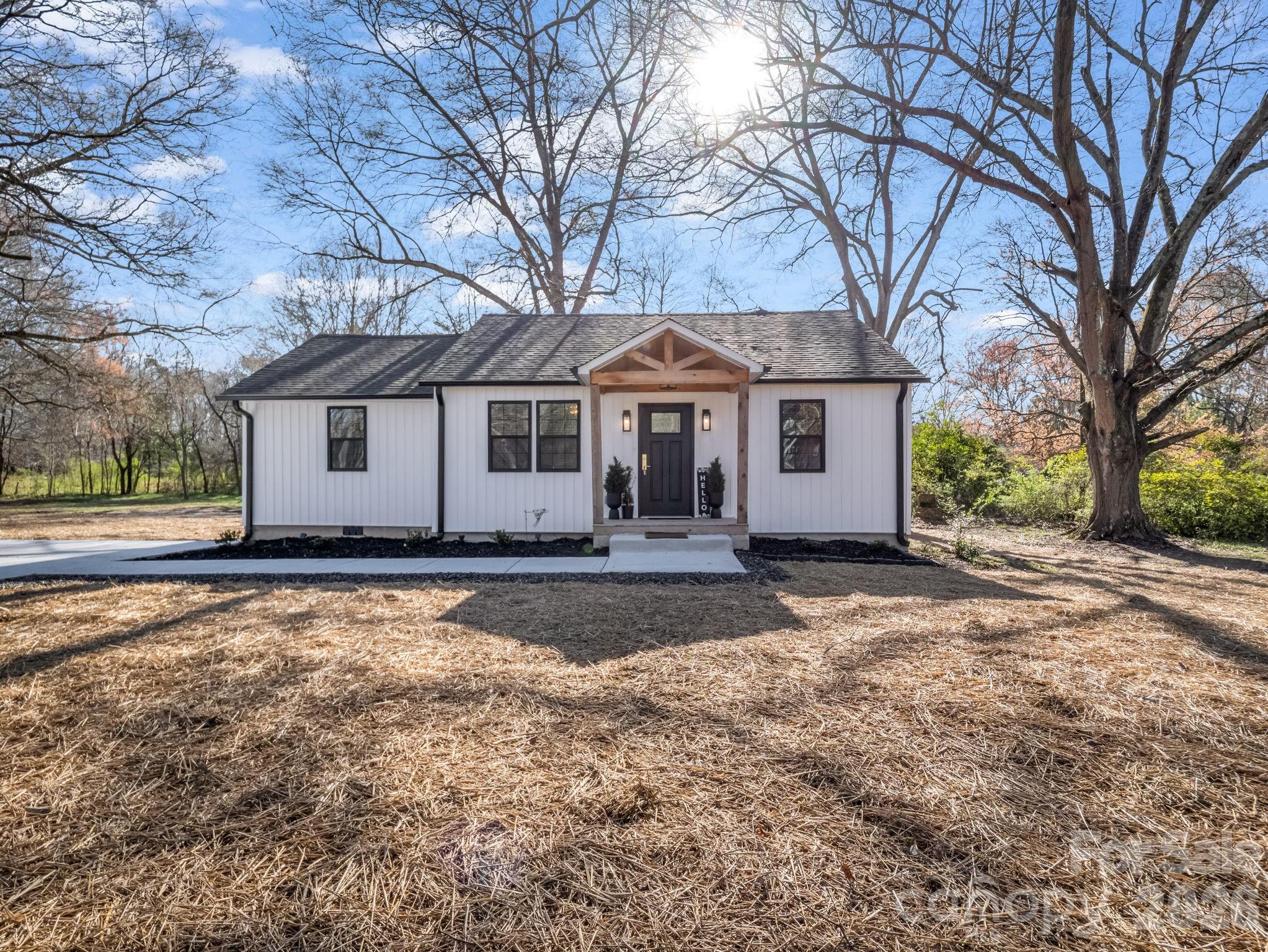 1325 W NC Hwy 150 Highway — Lincolnton