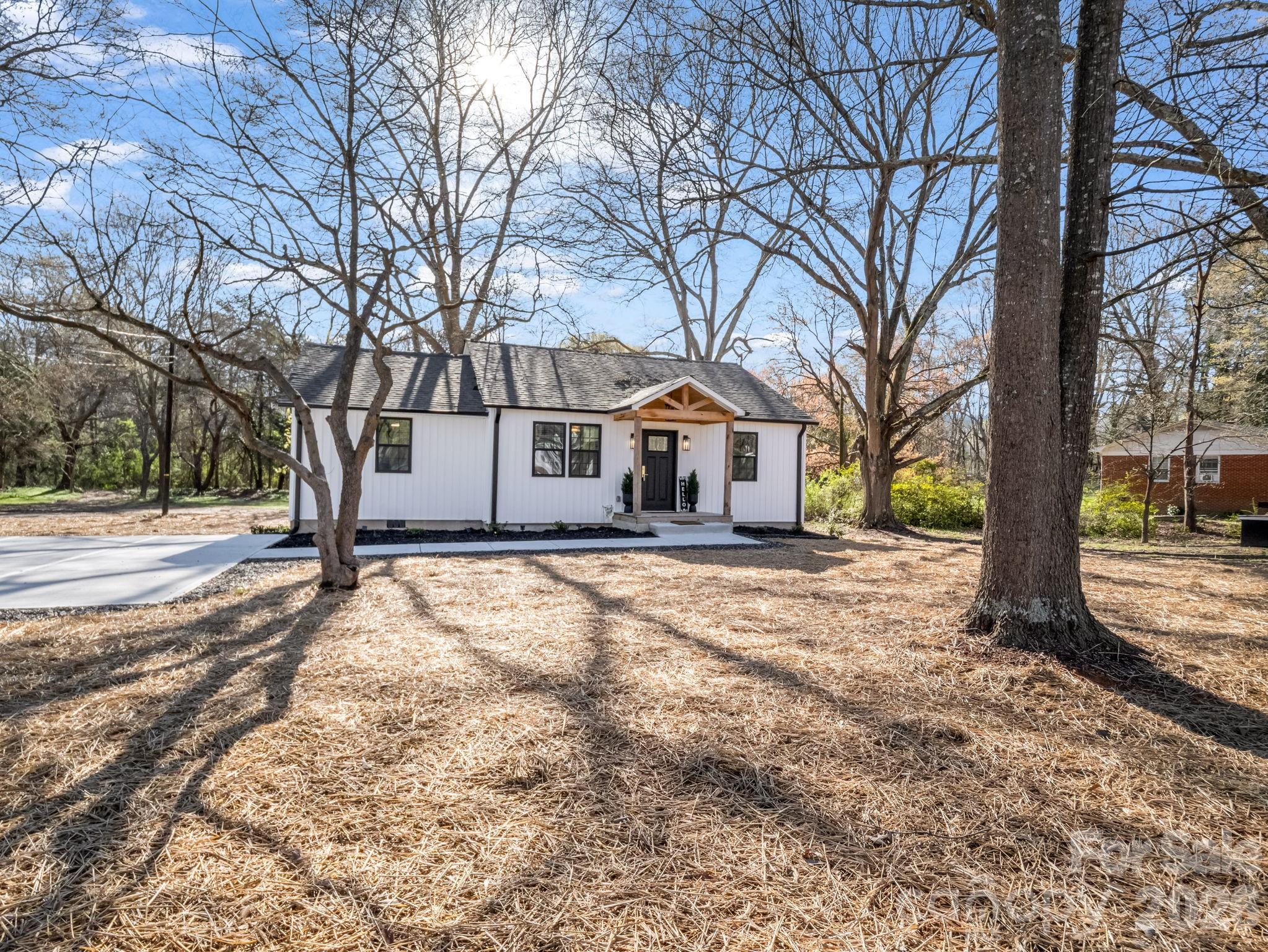 1325 W NC Hwy 150 Highway — Lincolnton