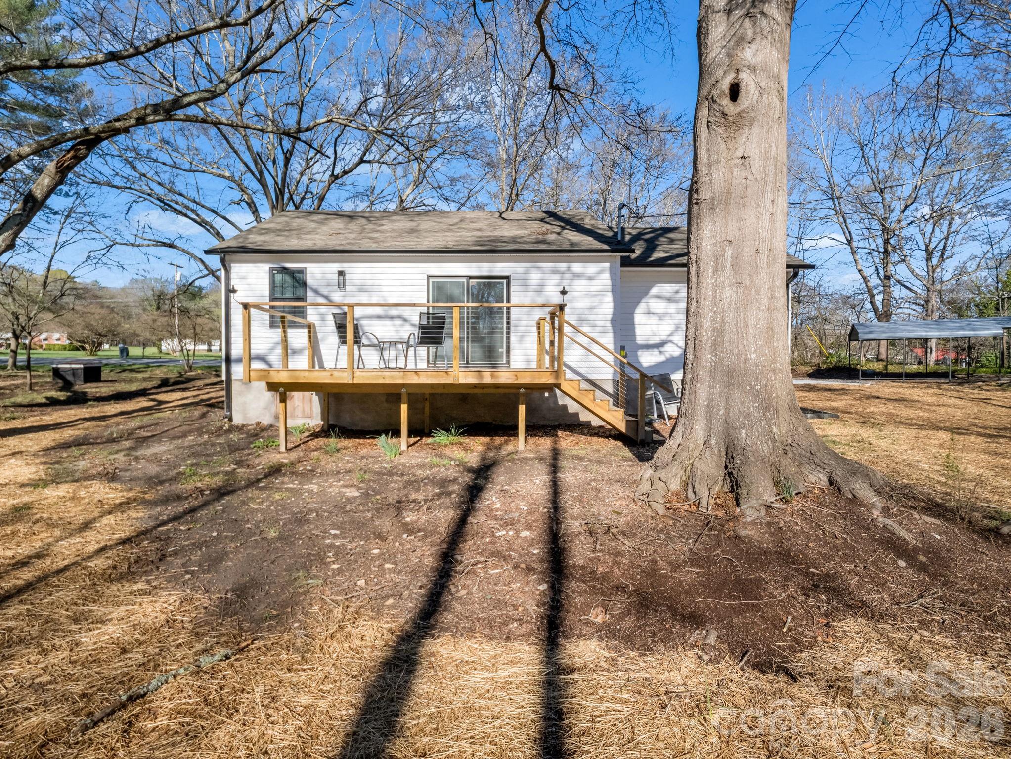 1325 W NC Hwy 150 Highway — Lincolnton