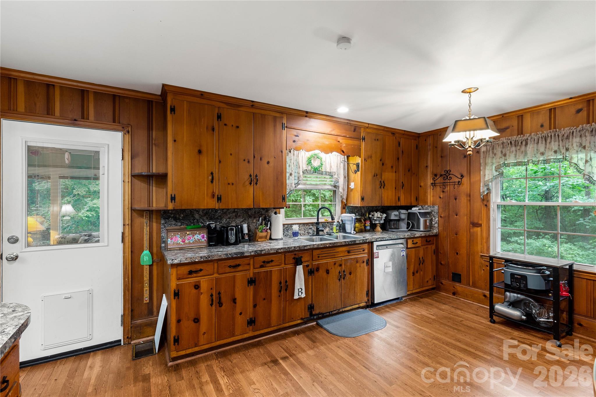 938 Forest Drive — Lancaster